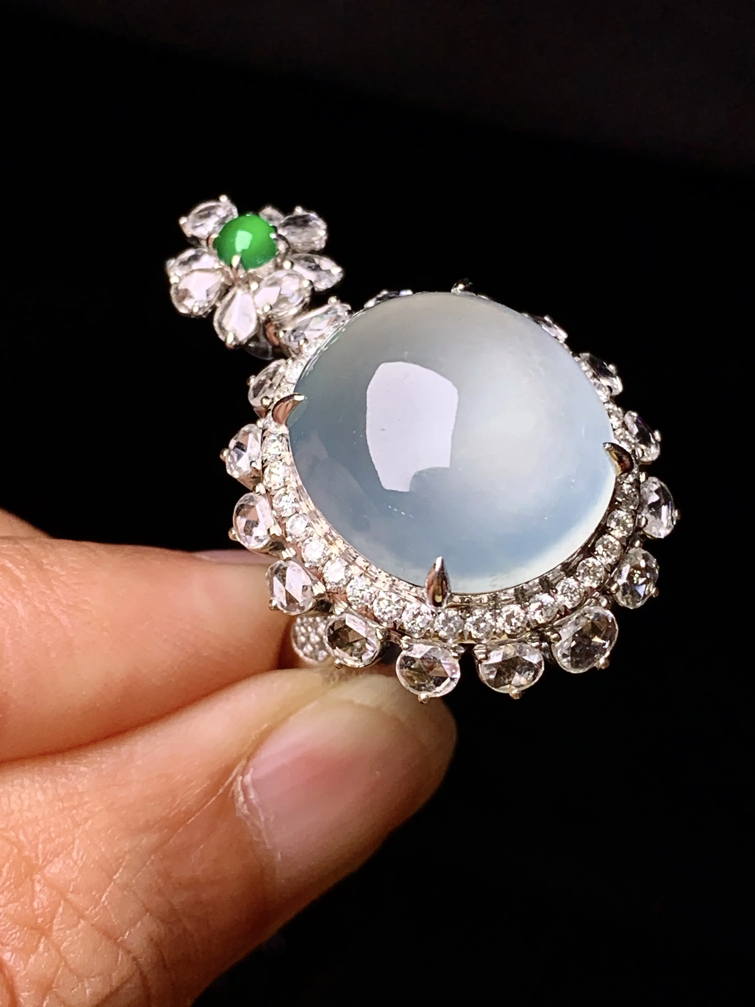 18k金钻镶嵌冰种蛋面戒指吊坠两用款 玉质细腻清新 水润亮眼 圈口13.5 整体尺寸33.3*22*