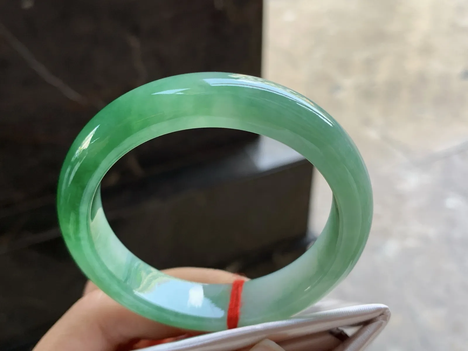 54-12.8-8.3

浓绿色手镯^_^颜色鲜艳