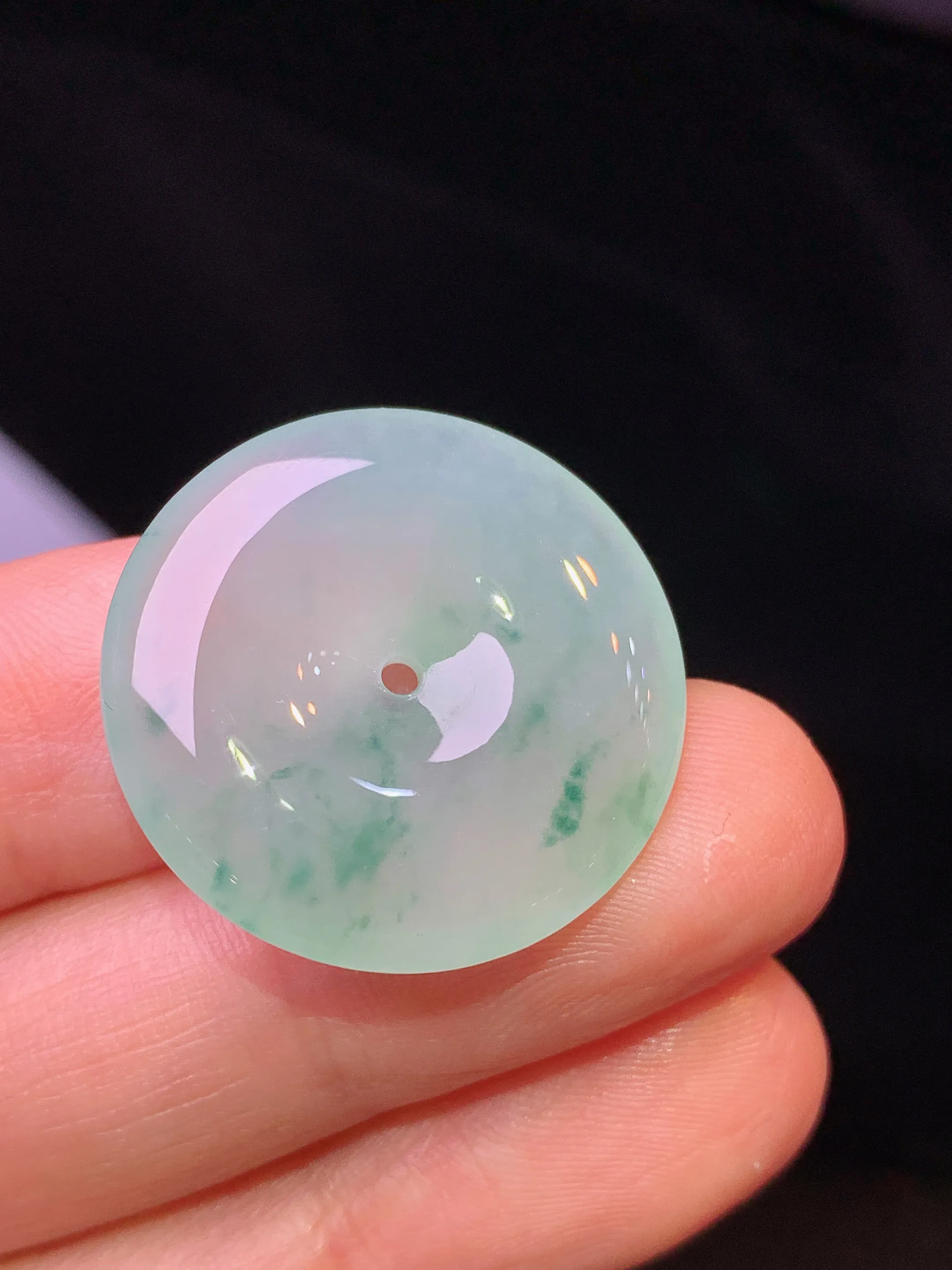 冰种飘绿平安扣吊坠 玉质细腻清新 水润亮眼 整体尺寸24.2*5.5