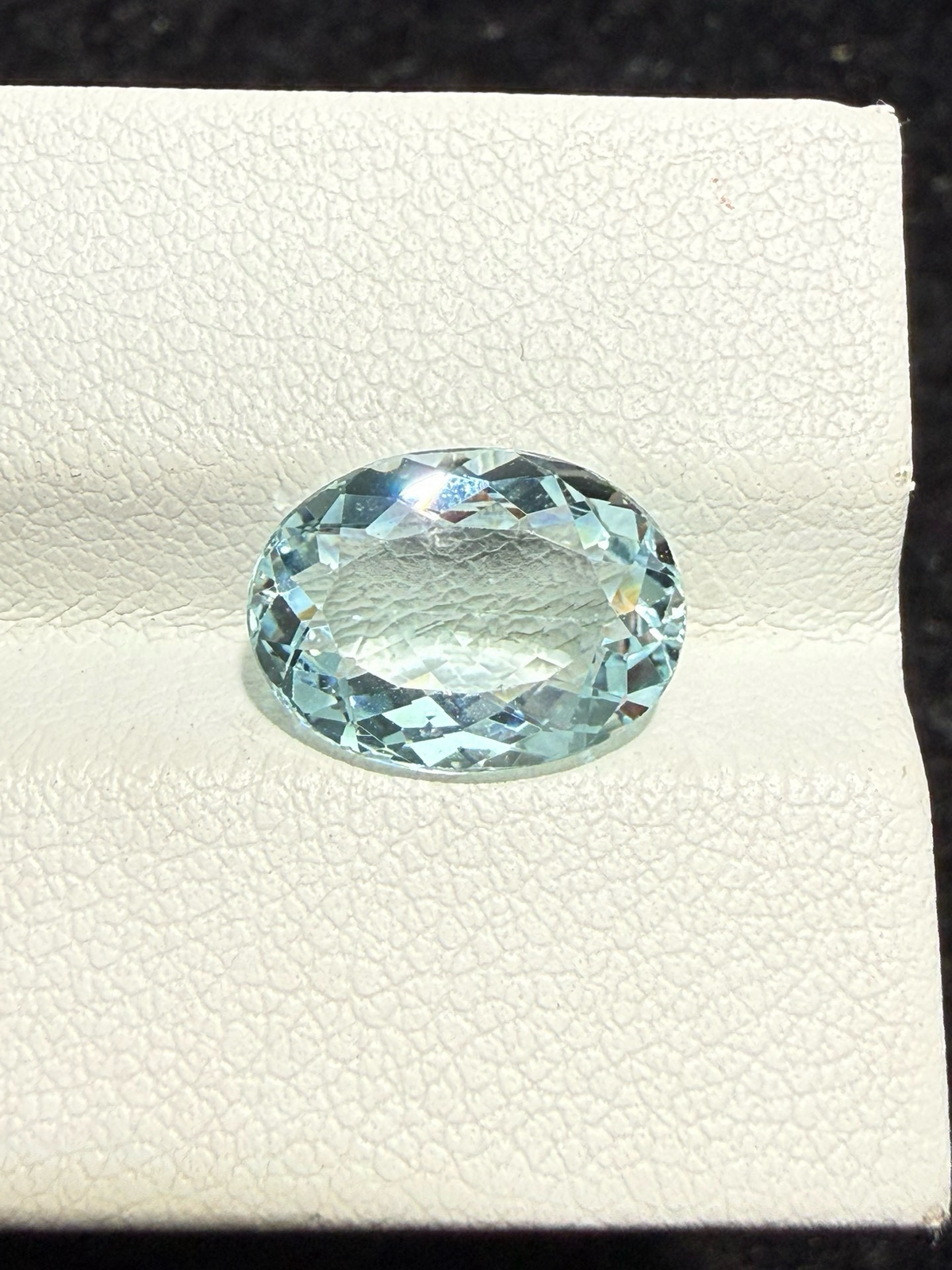 3.13克拉天然海蓝宝戒面裸石，颜色超美，火彩超好，尺寸：11.6*8.6*4.9mm