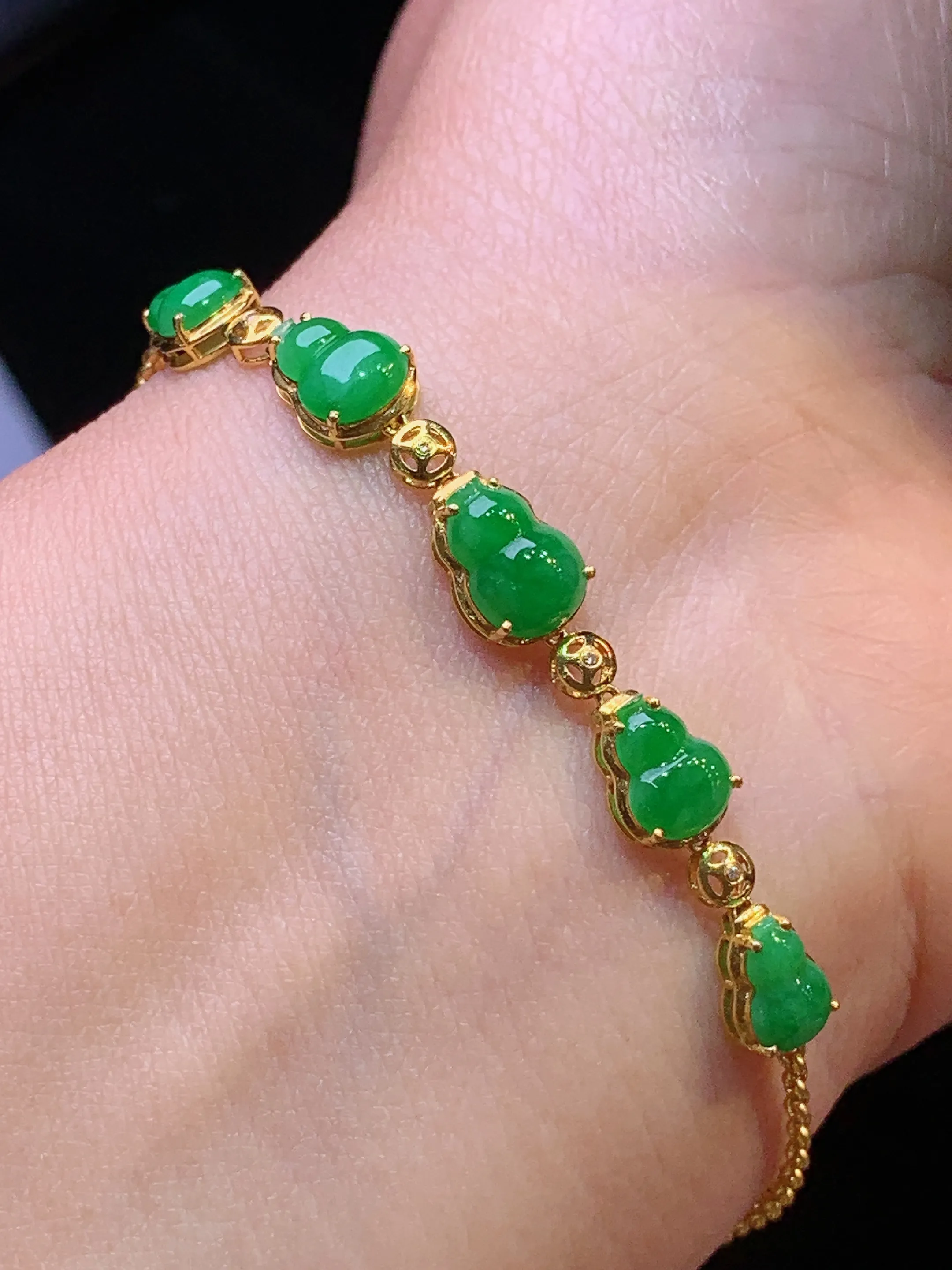 18k金镶嵌满绿葫芦手链 玉质细腻清新 水润亮眼 整体尺寸58.2*6.3*3.8