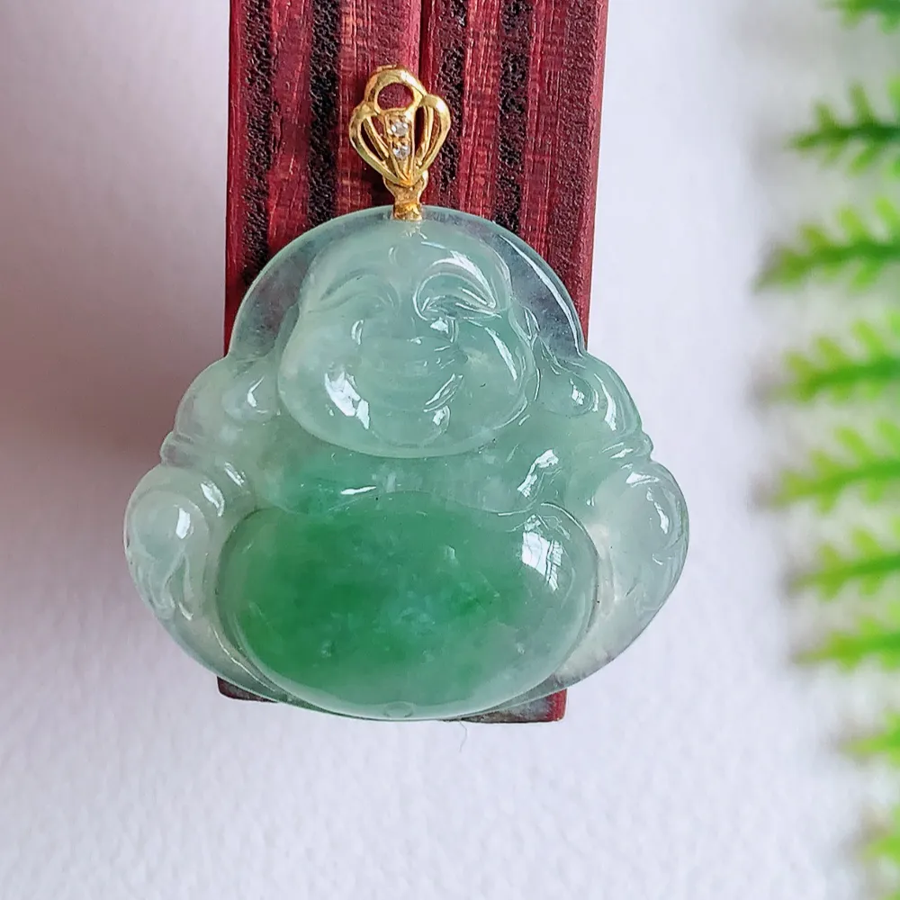 18k金扣冰润佛公挂件 玉质细腻  精雕弥勒佛，笑佛福耳垂肩，面相喜庆，开怀大笑，憨态可掬。惟妙惟肖，寓意福禄双全，吉祥美满，笑口常开 W140.2 尺寸：20-21.5-4.2mm