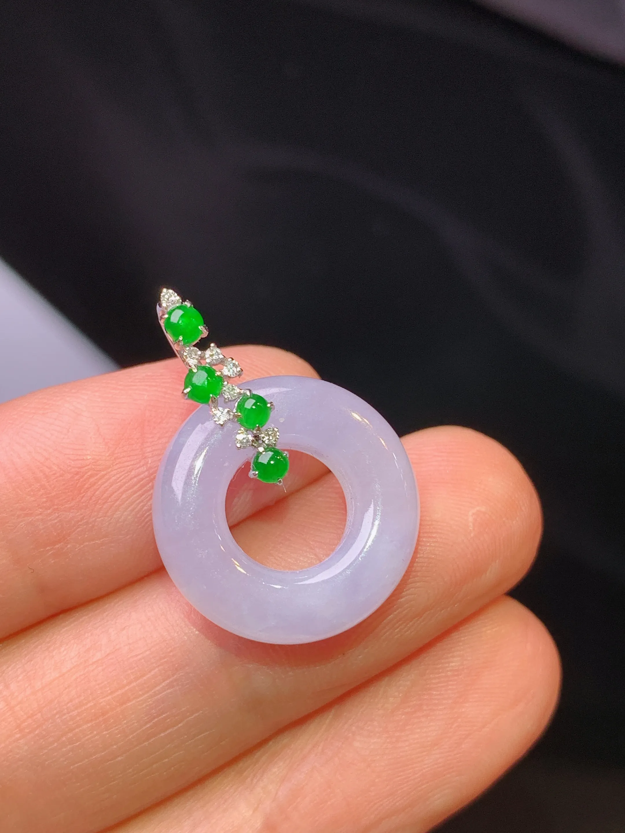 18k金钻镶嵌紫罗兰平安环吊坠 玉质细腻清新 水润亮眼 整体尺寸24.5*17.2*5.5