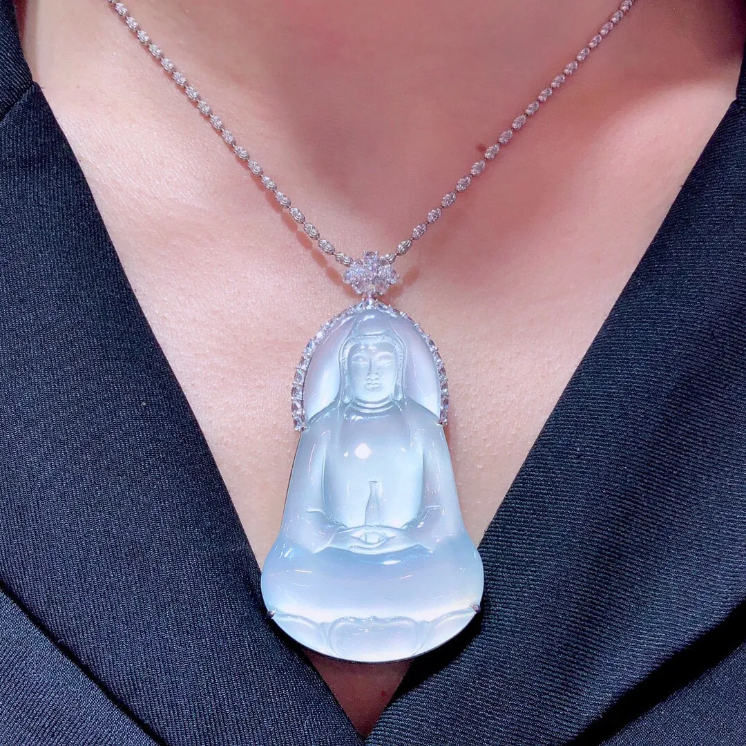 18K金镶 茅台白观音吊坠 完美 水润起光 品相饱满 苹果手机拍摄，实物更好看