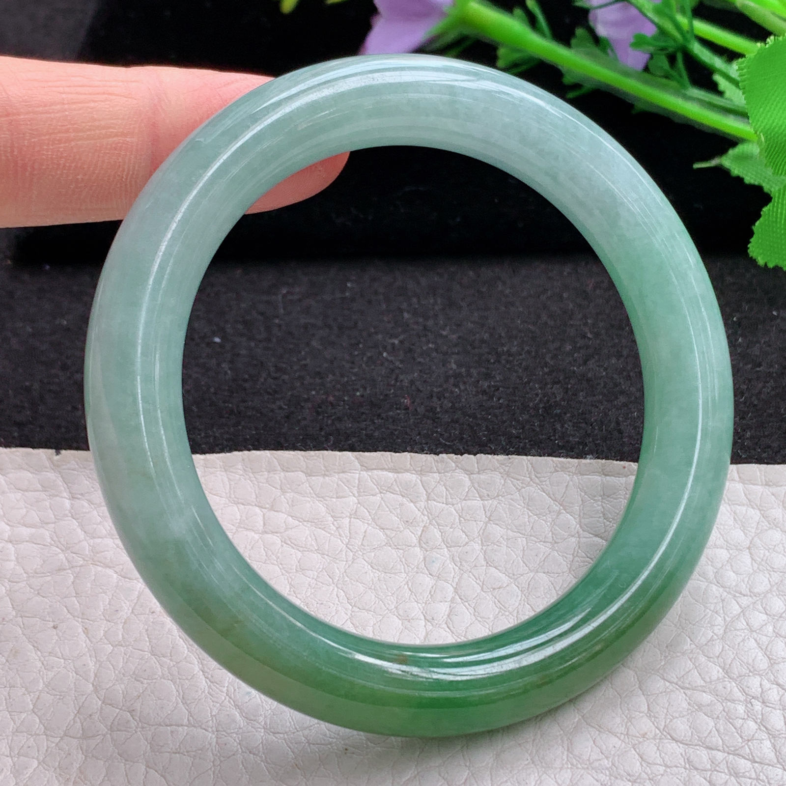 yw招财款54*40*9.6美人镯 天然缅甸翡翠A货细润半山水圆条叮当镯