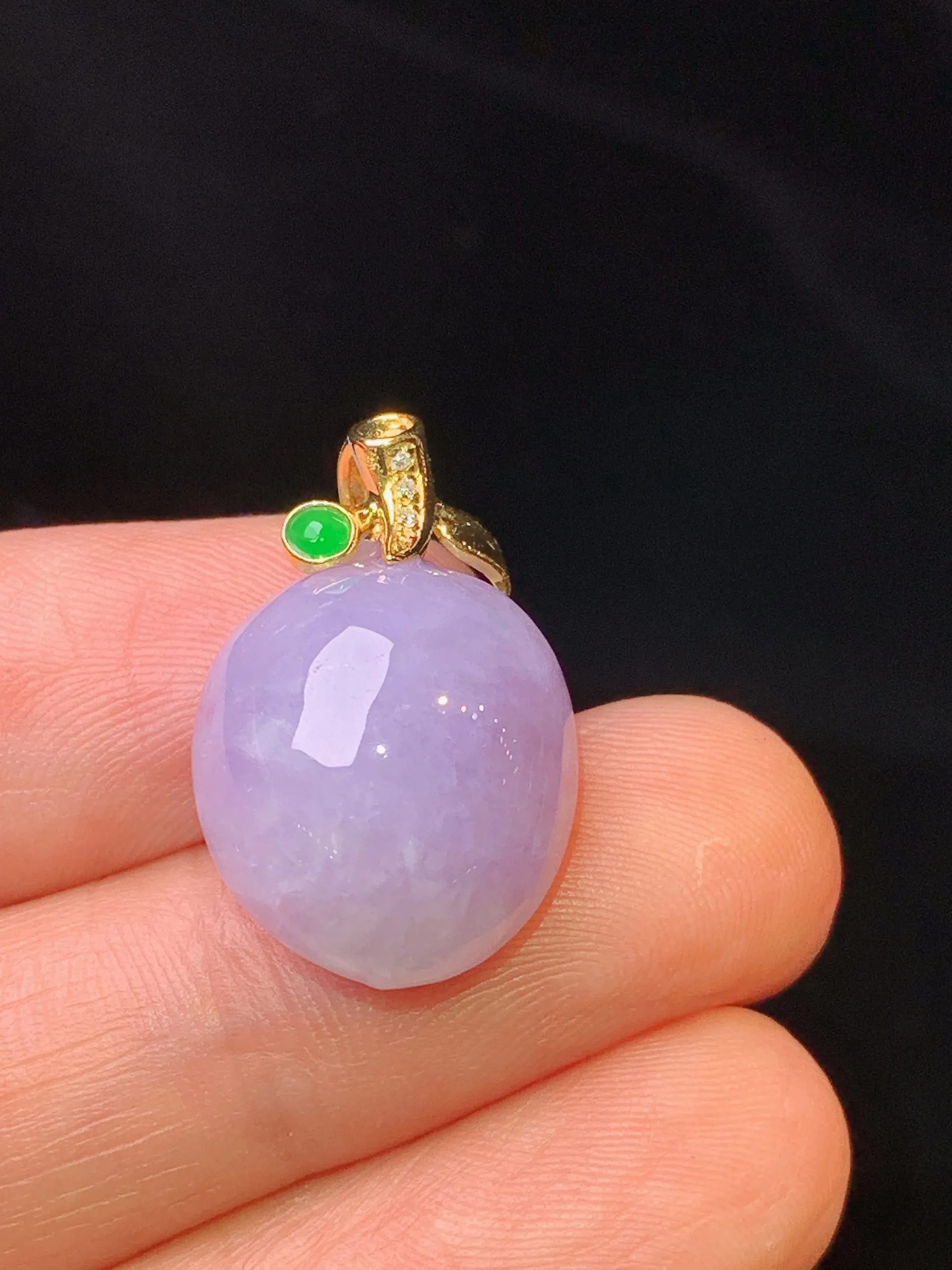 18k金钻镶嵌紫罗兰寿桃吊坠 玉质细腻清新 水润亮眼 整体尺寸21.6*14.2*9.6