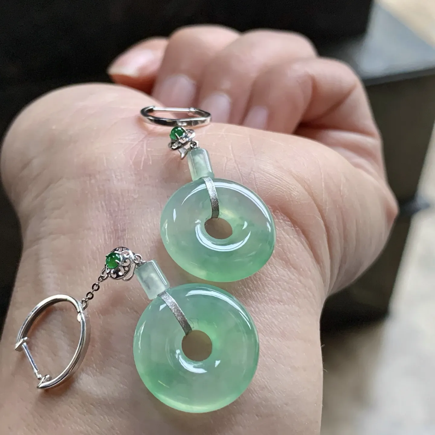 金钻镶嵌冰绿耳环^_^清新