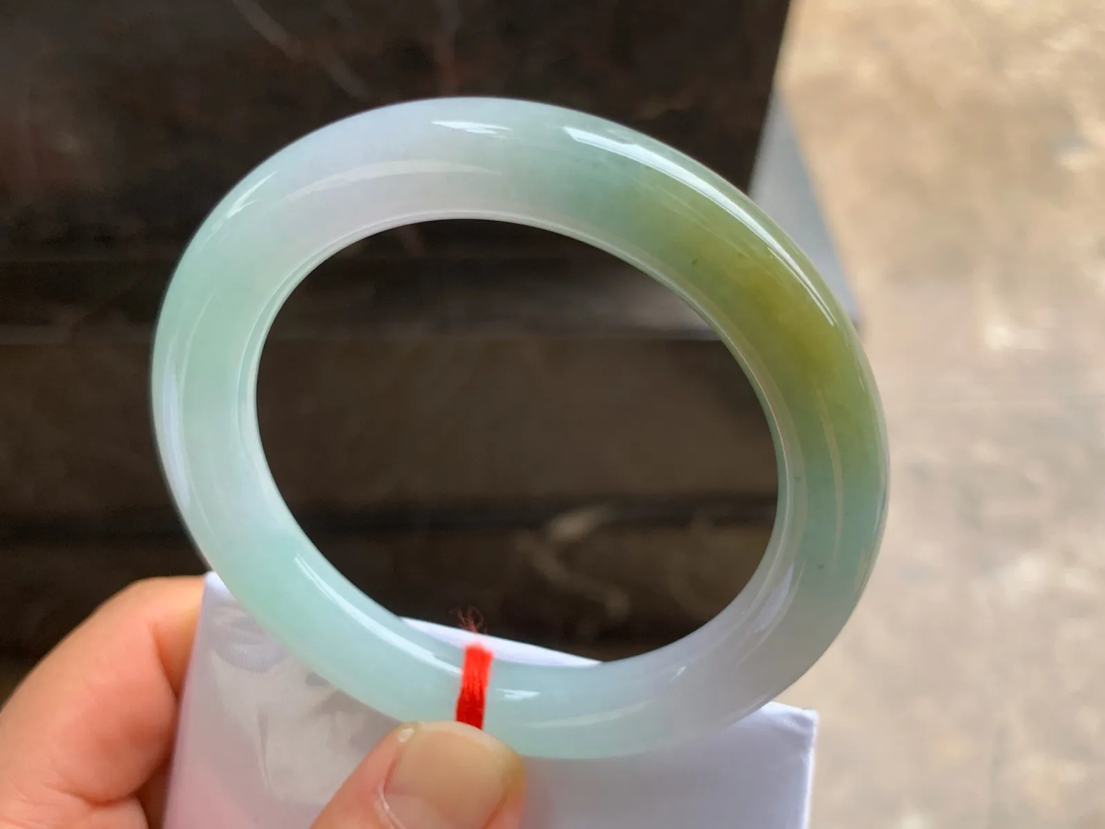 54-10mm
三彩圆条手镯 底子细腻 颜色漂亮 特色