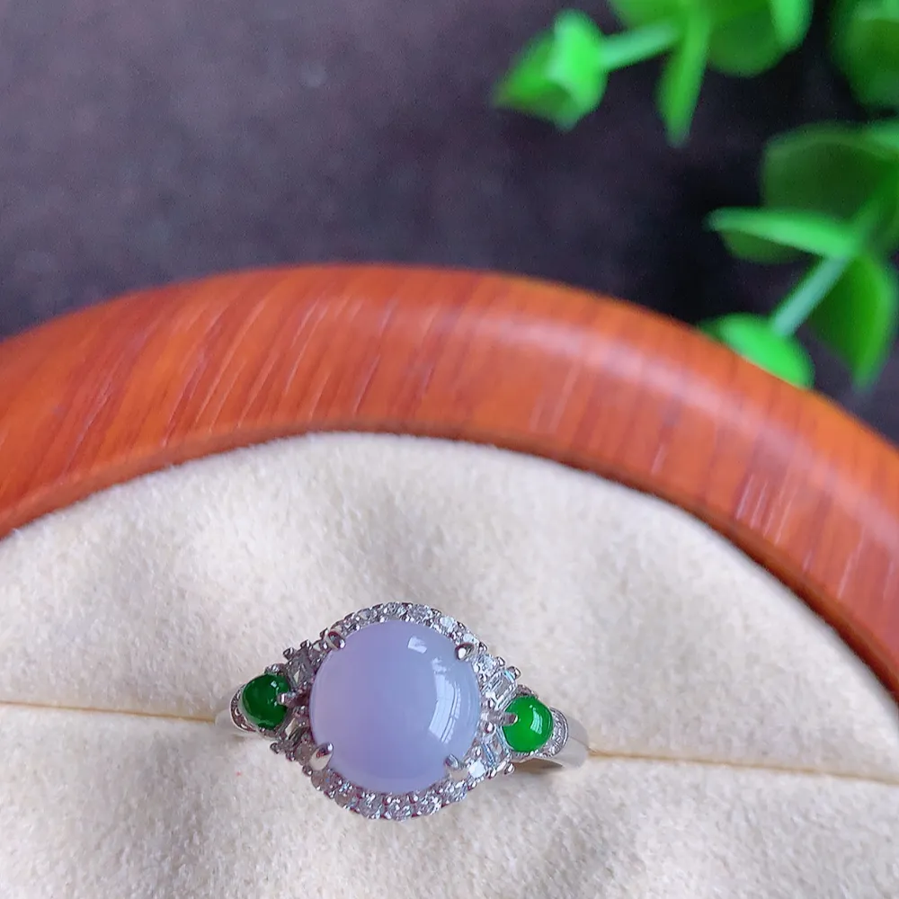 冰润紫罗兰精美环形翡翠戒指  玉质细腻  冰清玉润  飘花灵动  颜色漂亮  W815.2 内径尺寸：17.5mm  裸石尺寸：7.8mm