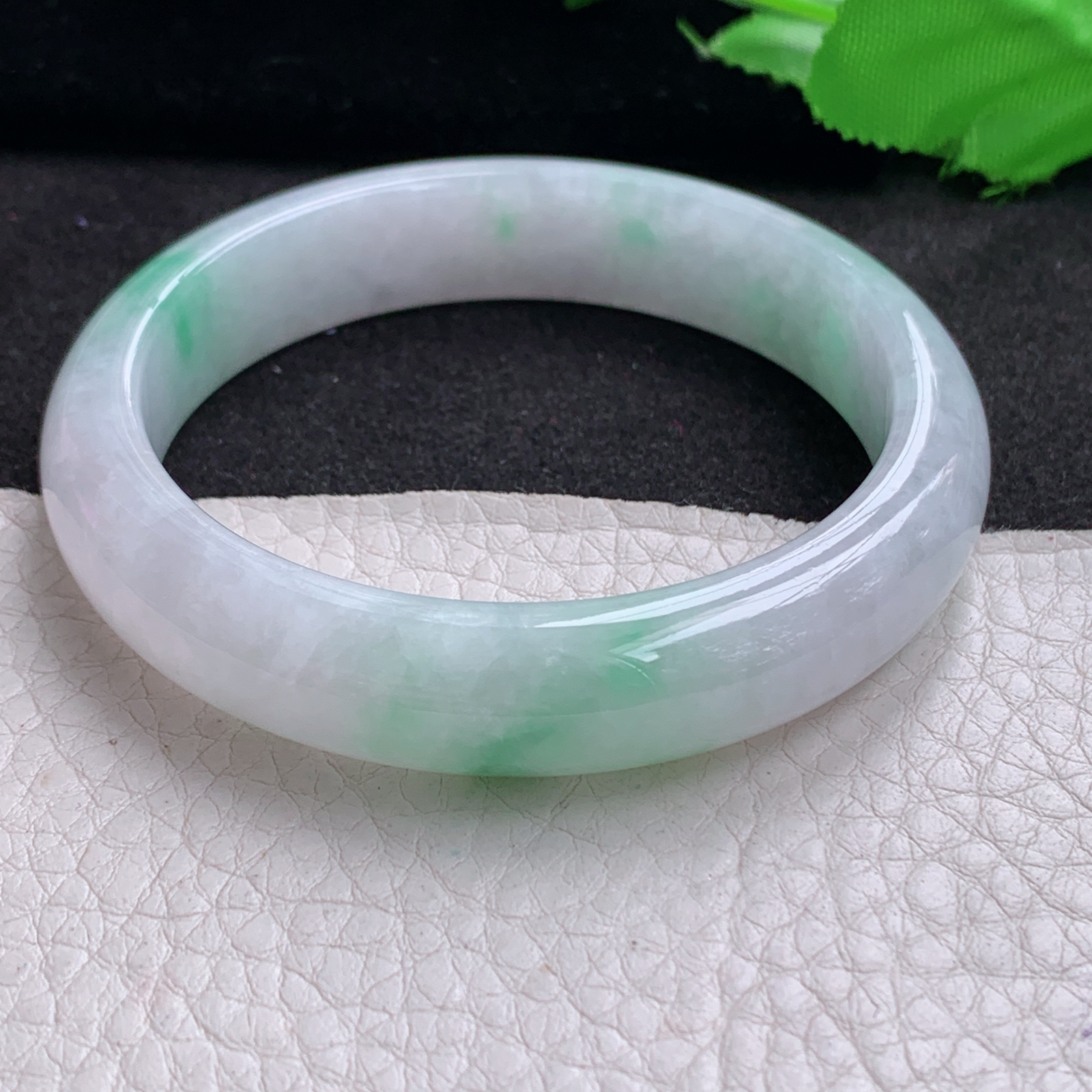 n清新款54.8*12.3*7.7平安镯 天然缅甸翡翠A货细润飘绿宽边玉手镯