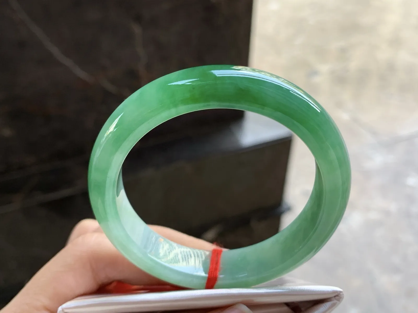 54-12.8-8.3

浓绿色手镯^_^颜色鲜艳