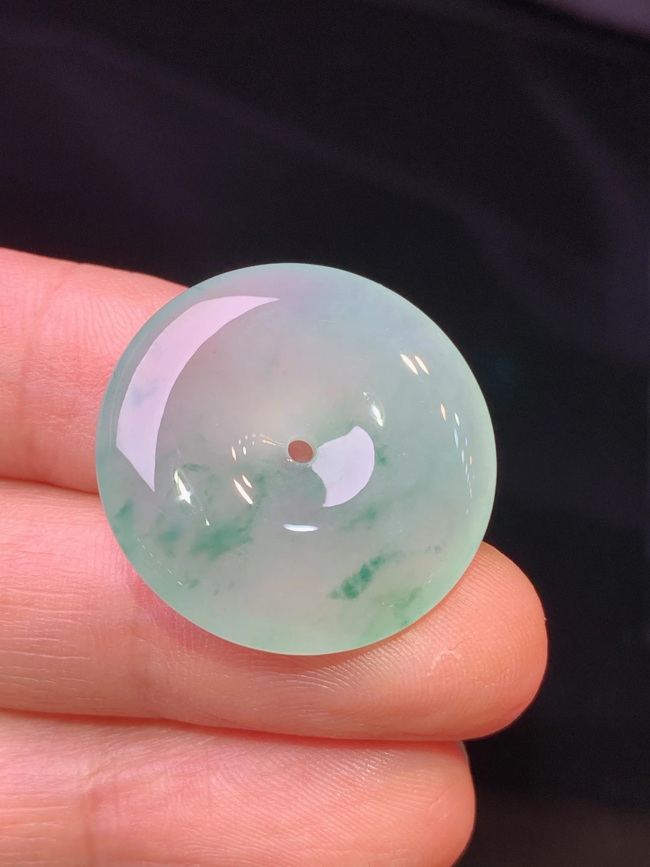 冰种飘绿平安扣吊坠 玉质细腻清新 水润亮眼 整体尺寸24.2*5.5