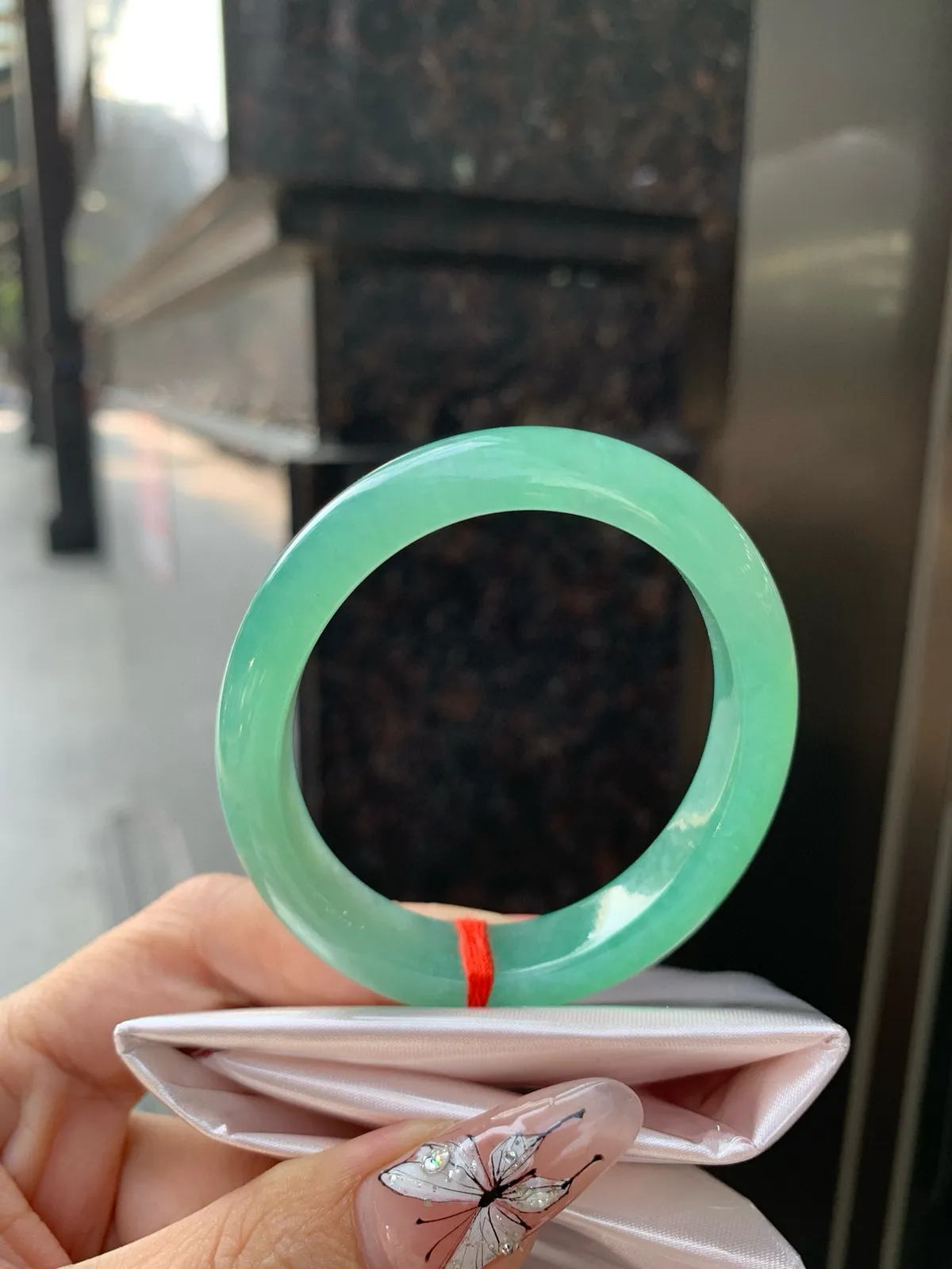 冰满绿贵妃
50.8-44.5-7.2-11.2
完美，底妆冰润细腻，满绿底色，鲜艳青翠，色泽均匀分