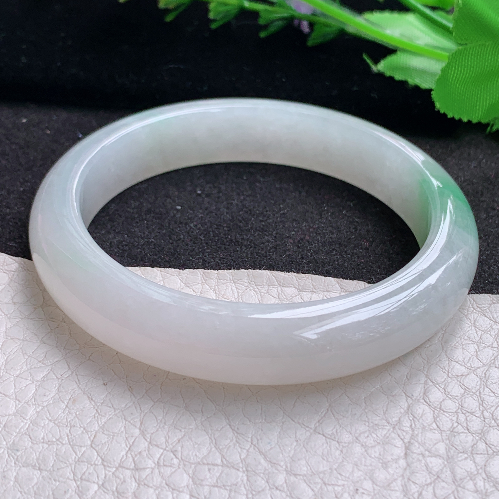 n清新年轻款56*11.8*8平安镯 天然缅甸翡翠A货胶润飘绿宽边玉手环