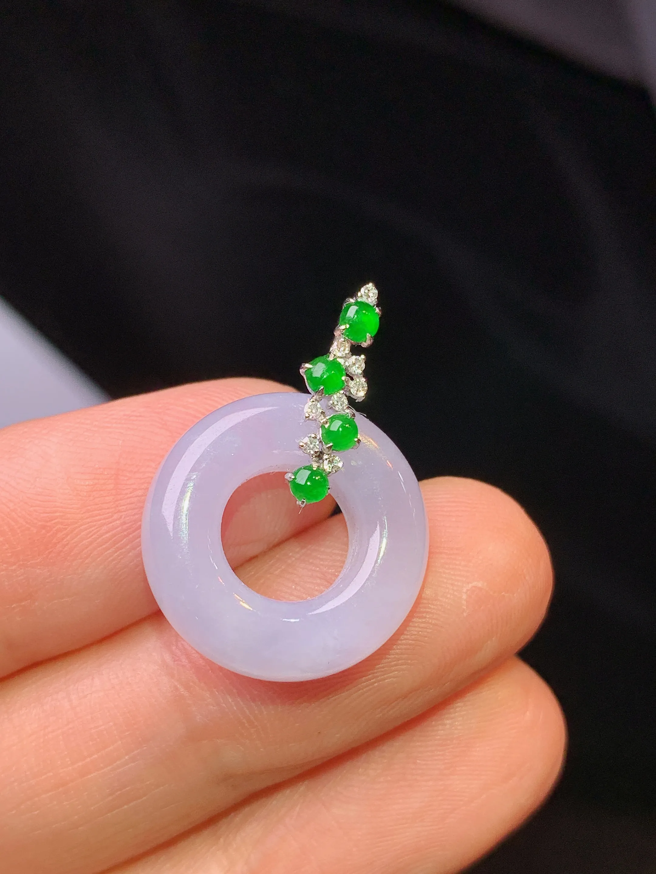 18k金钻镶嵌紫罗兰平安环吊坠 玉质细腻清新 水润亮眼 整体尺寸24.5*17.2*5.5