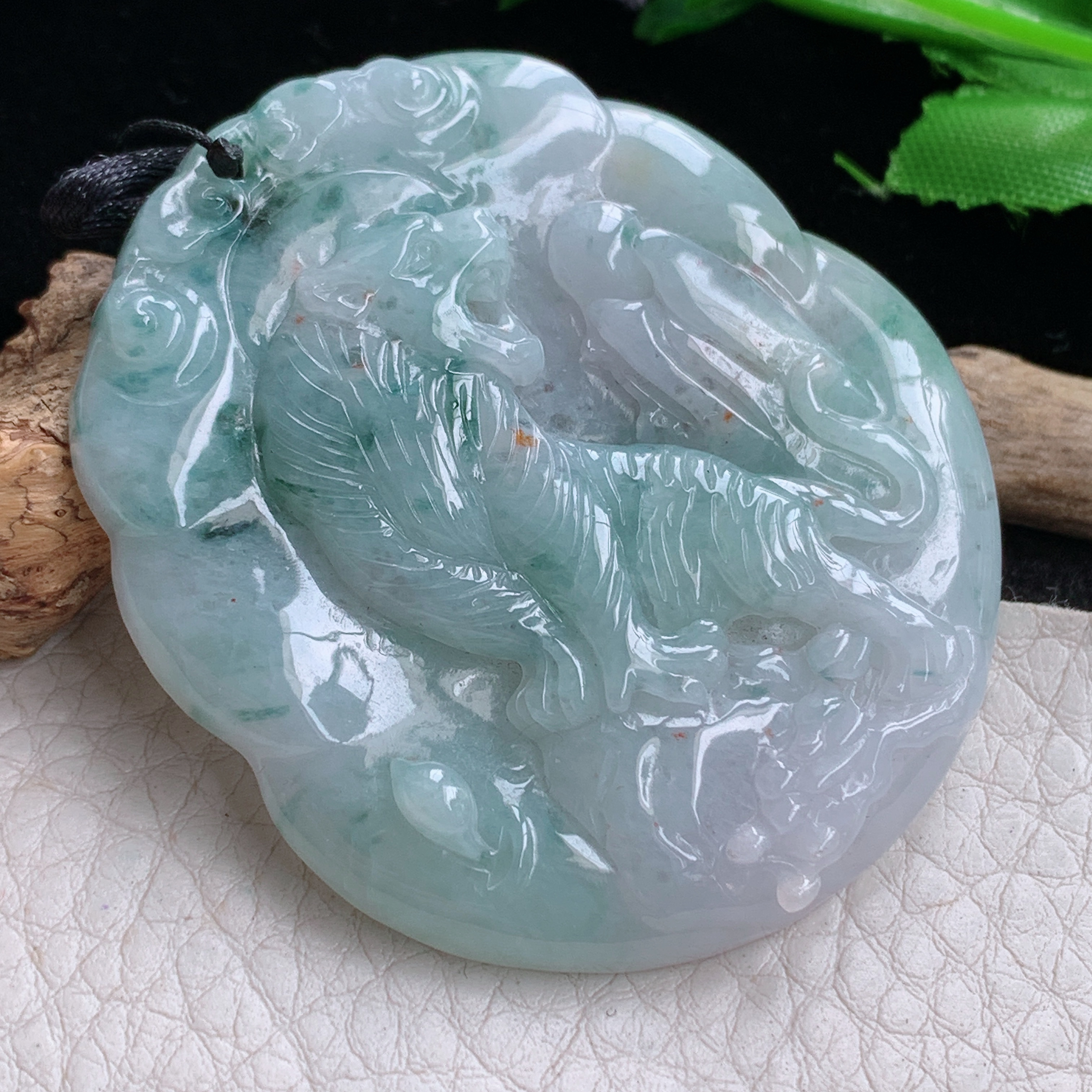 f8自然光53*46.8*6.3天然缅甸翡翠飘花老虎吊坠生肖上山虎