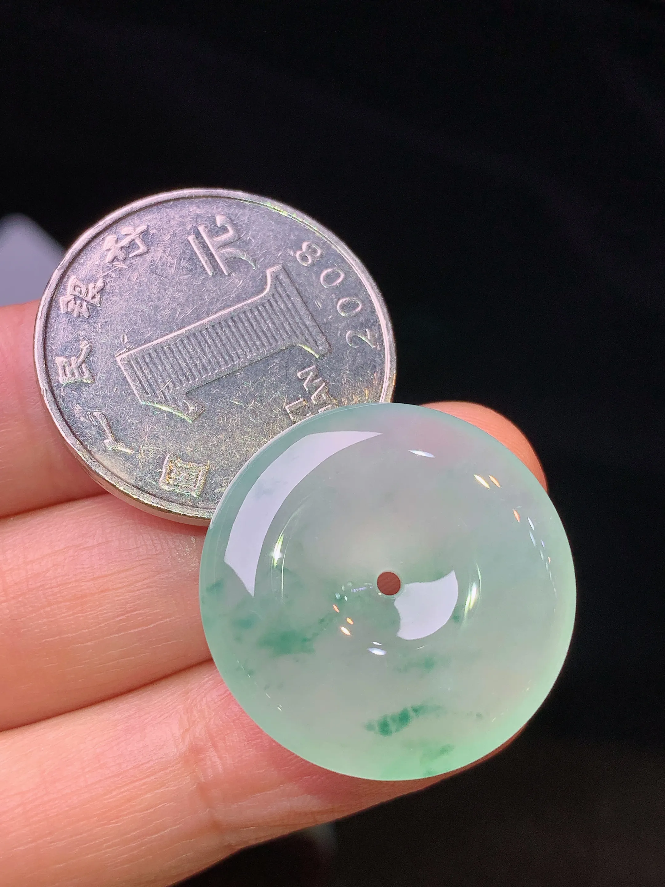 冰种飘绿平安扣吊坠 玉质细腻清新 水润亮眼 整体尺寸24.2*5.5