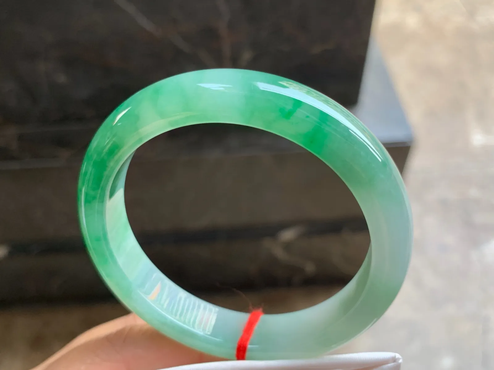 58-12.3-8.2mm
带色手镯 底子细腻 颜色漂亮 性价比推荐