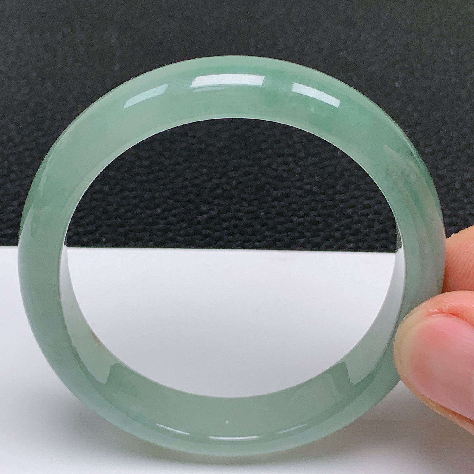 天然翡翠老坑冰润满绿贵妃手镯 尺寸55.2*49.2*11*6.6mm