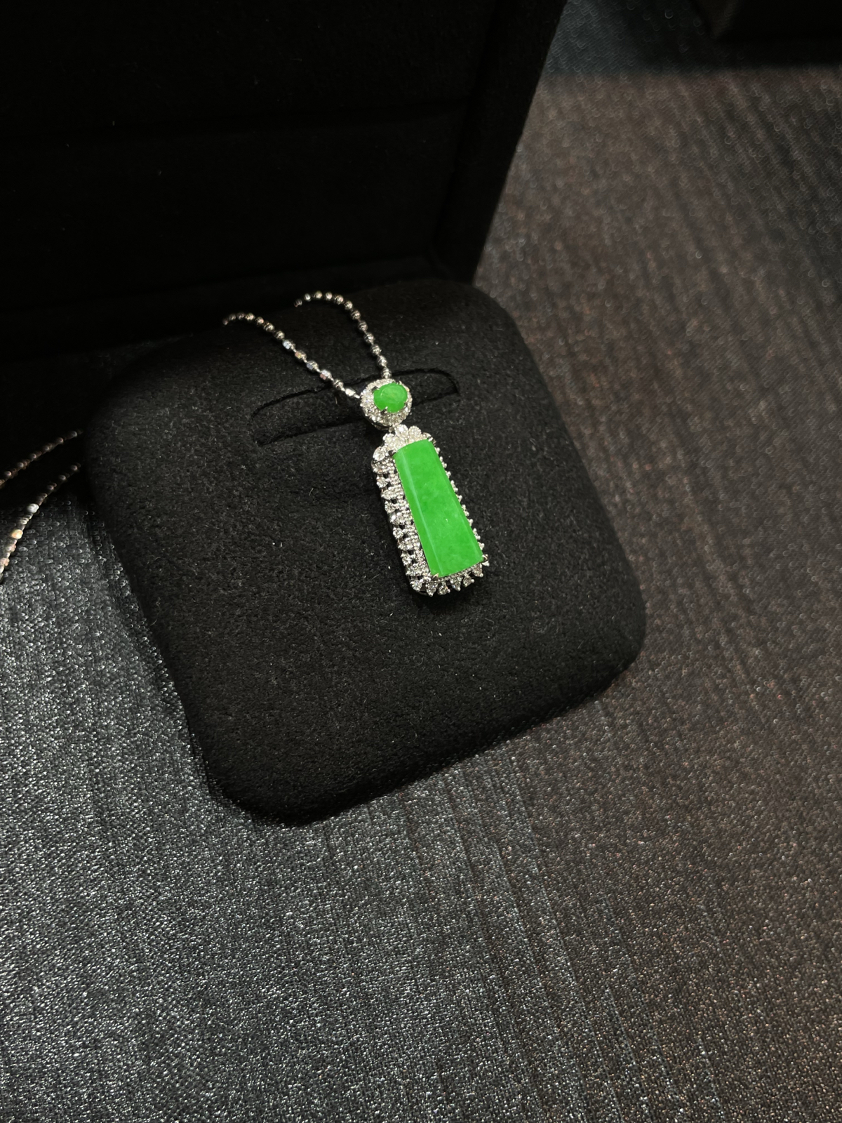 满色 正阳绿 小无事牌吊坠

18k金配钻镶嵌