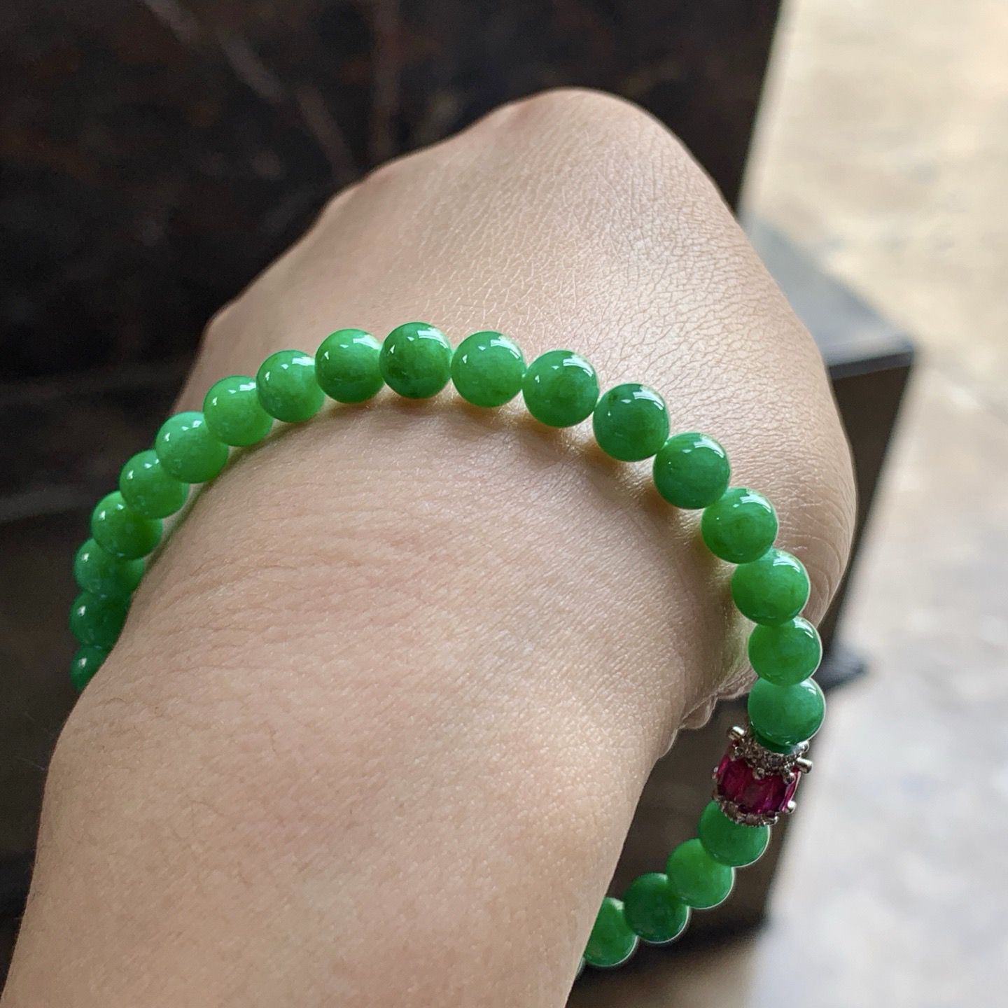 辣绿色手串^_^鲜艳 玉质温润