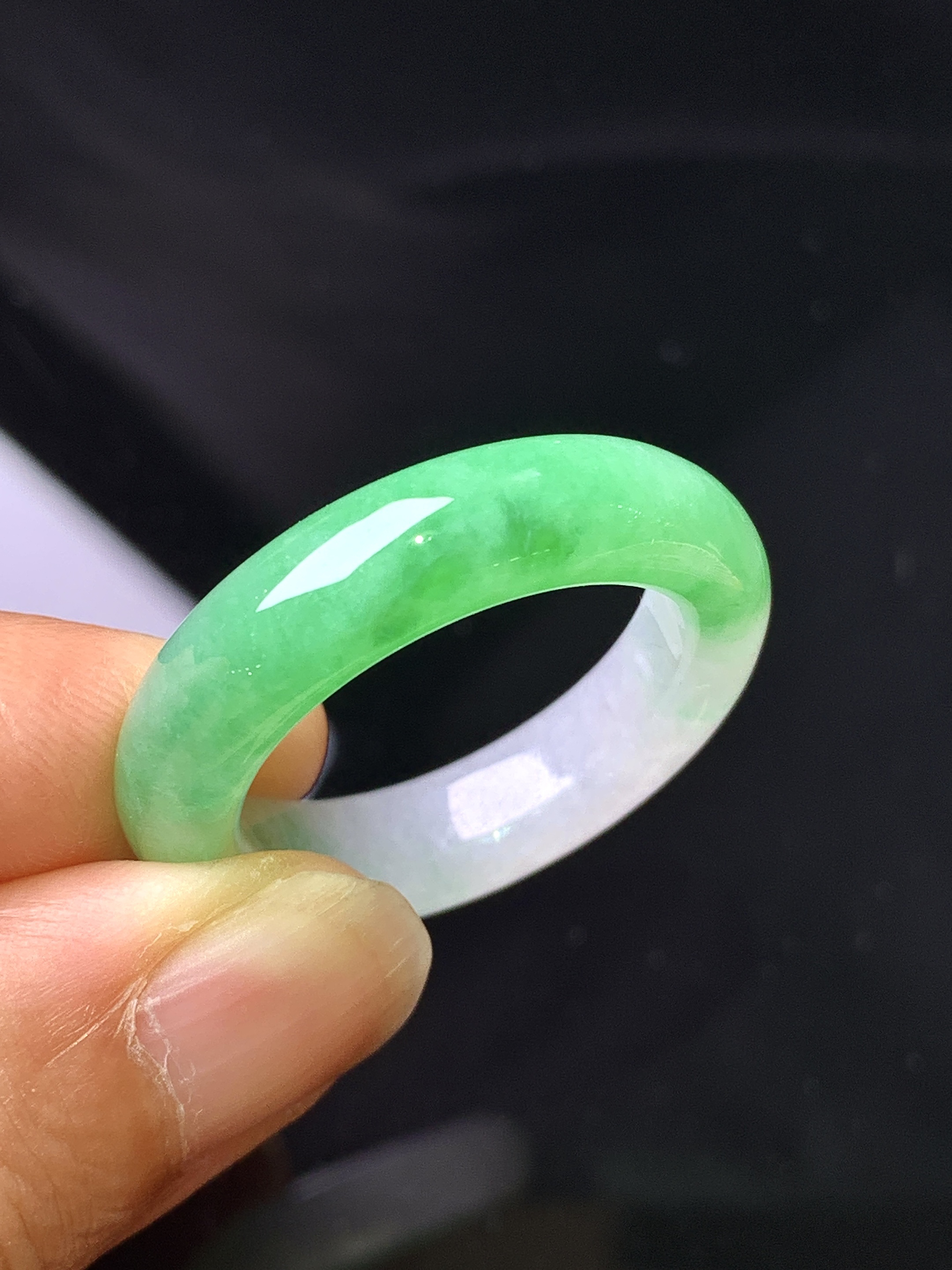 翠绿指环 玉质细腻 色泽艳丽清新 圈口23 整体尺寸29*6.2*4.6