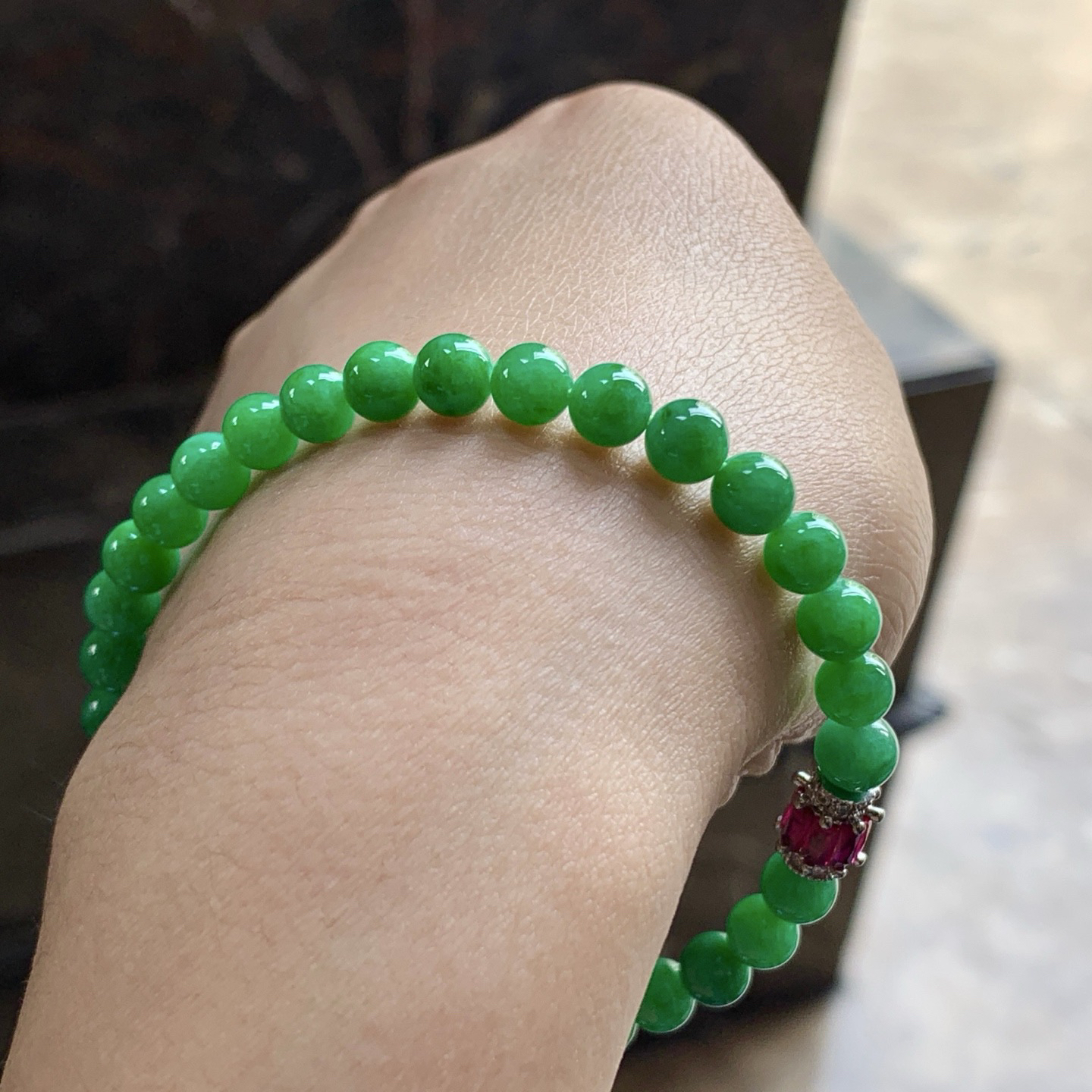 辣绿色手串^_^鲜艳 玉质温润