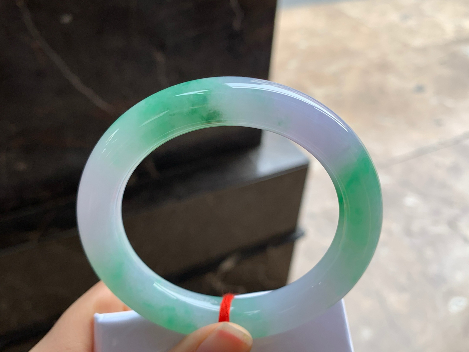 57-11.6

春带彩圆条手镯^_^颜色鲜艳 玉质温润