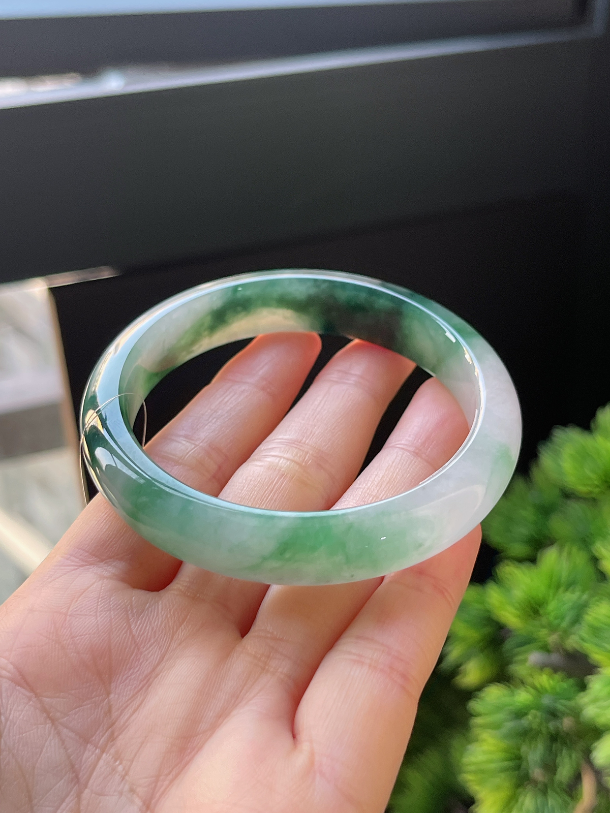 正圈53.5圈口，翡翠冰糯种飘绿手镯