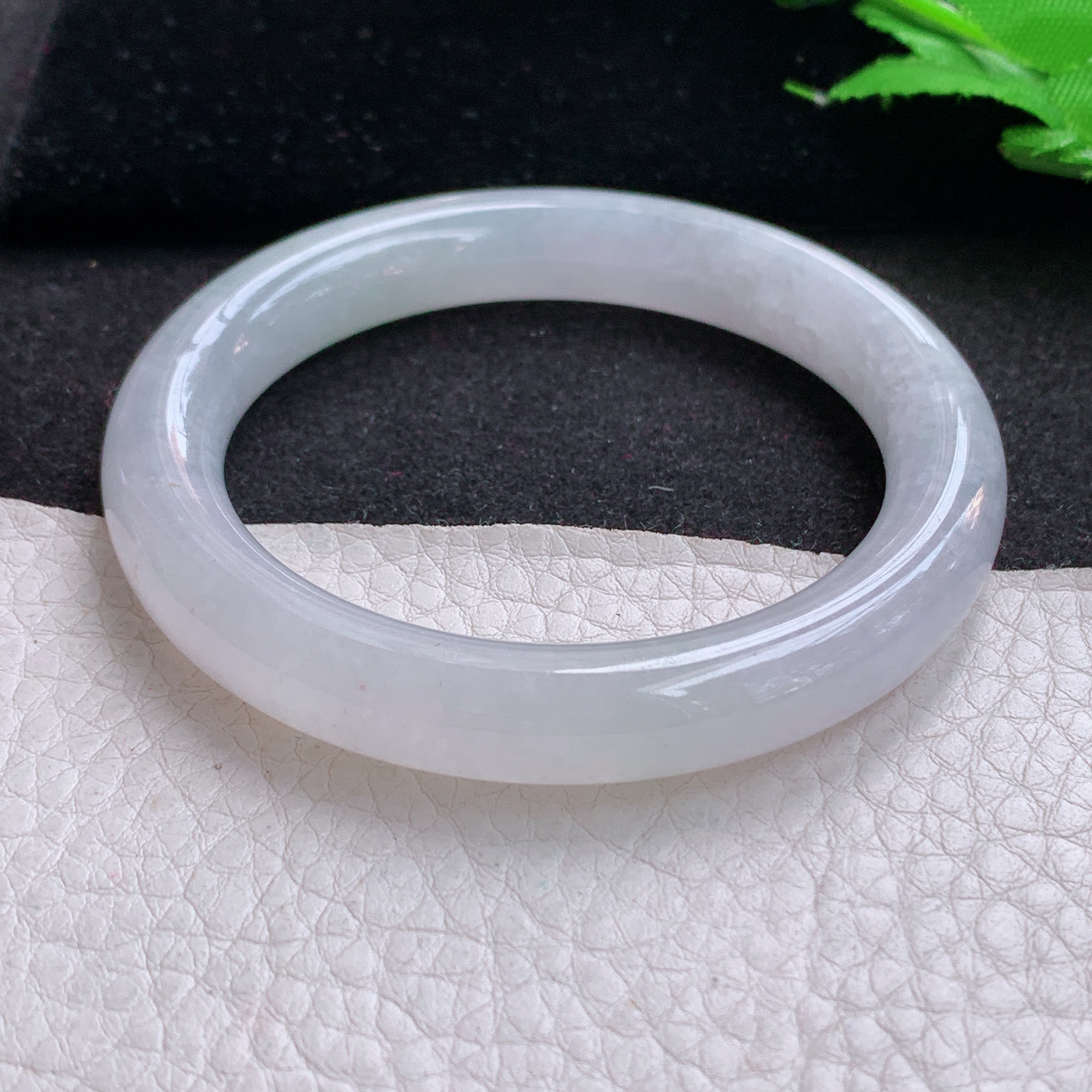 yh白月光款53.5*10*9.3美人镯 天然缅甸翡翠A货细润纯美圆条叮当镯