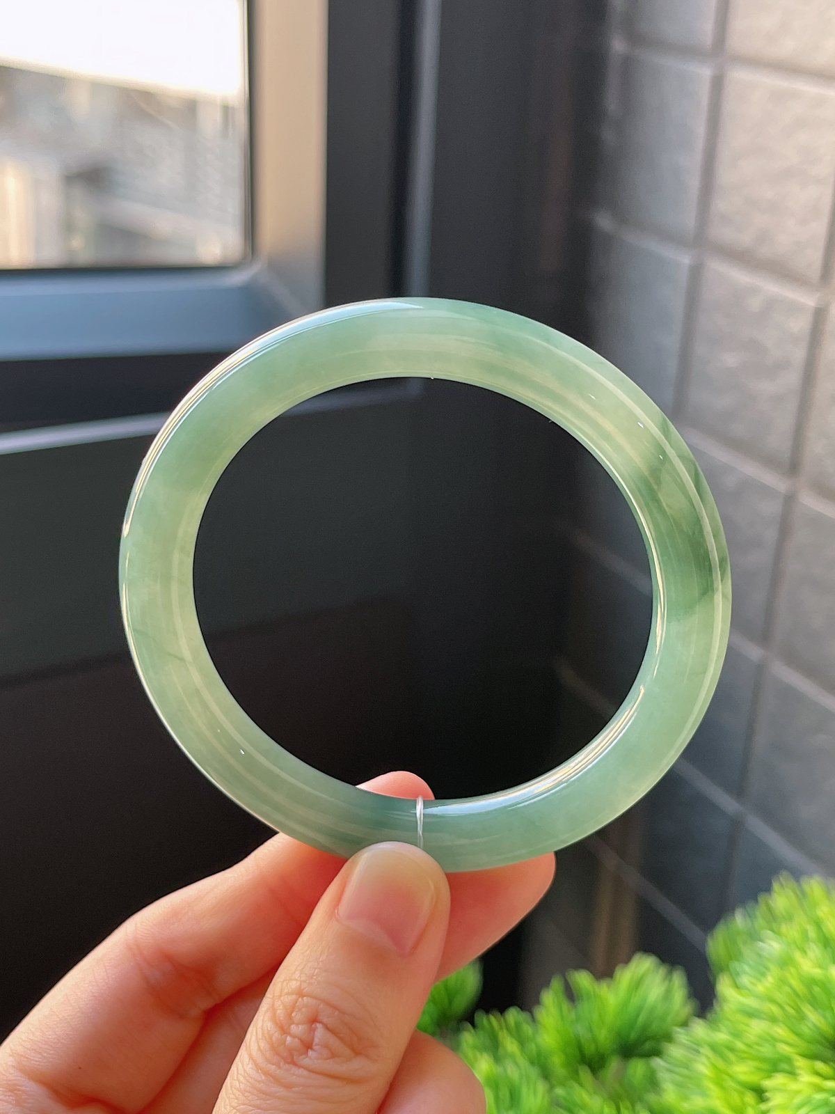 圆镯54.3圈口，翡翠冰糯种绿色手镯