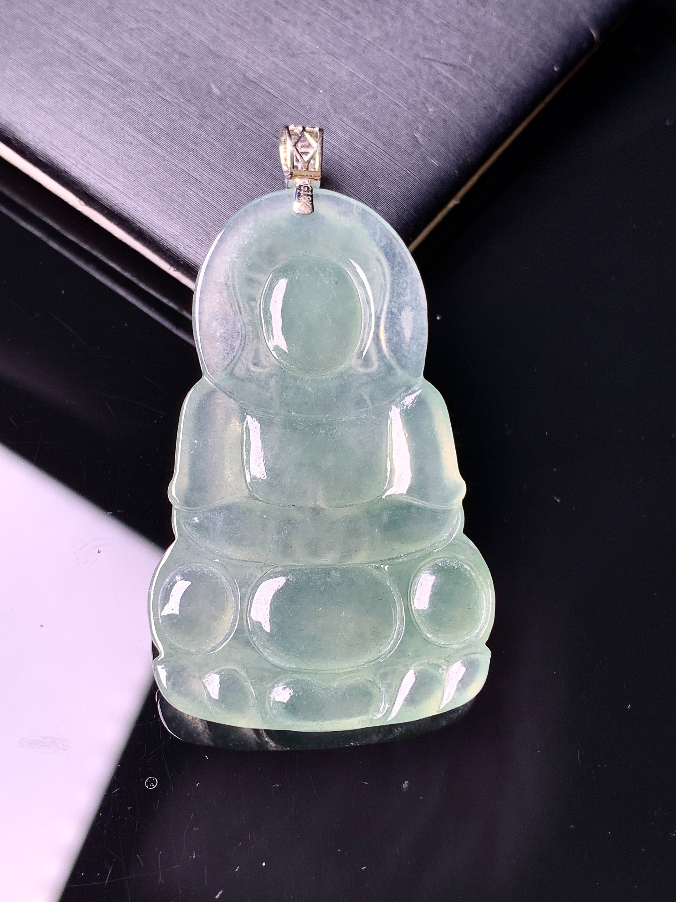 18k金钻镶嵌冰种观音菩萨吊坠 玉质细腻 色泽艳丽清新 水润亮眼 整体尺寸50.6*27.2*4.5