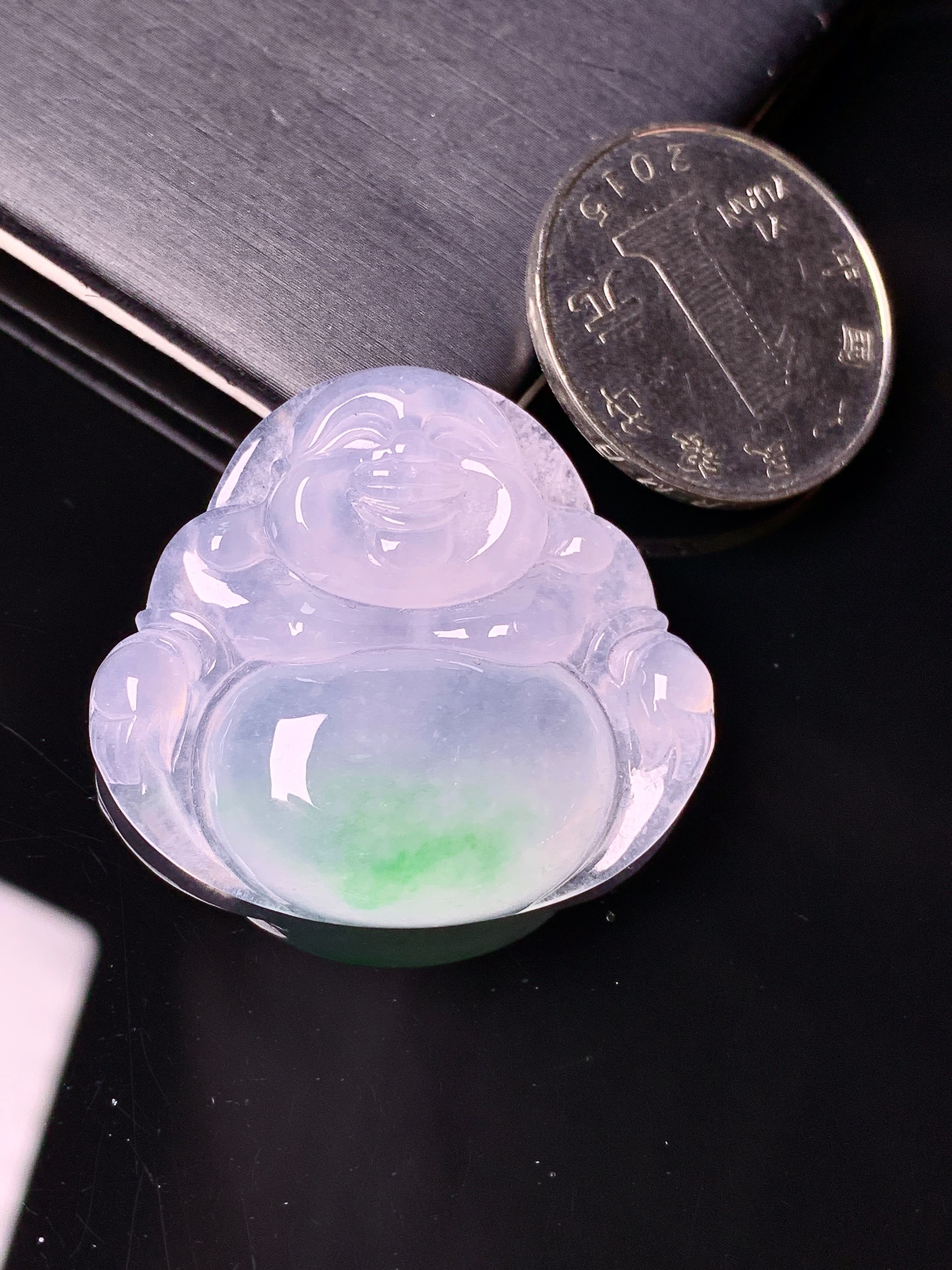 冰种飘绿佛公吊坠 玉质细腻 色泽艳丽清新 水润亮眼 整体尺寸32.3*34.8*6.6