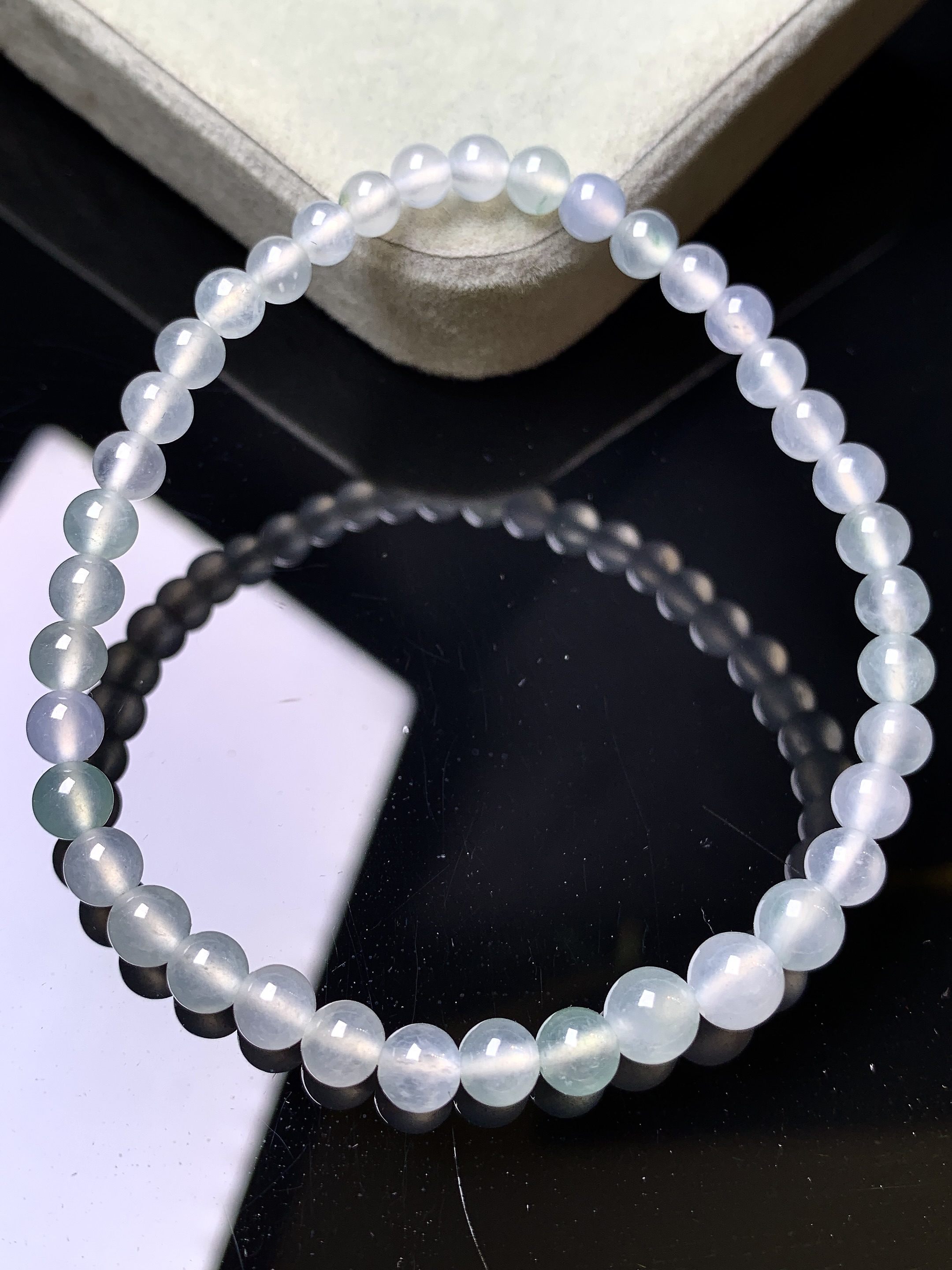 冰种圆珠手链 玉质细腻 色泽艳丽清新 整体尺寸4.5