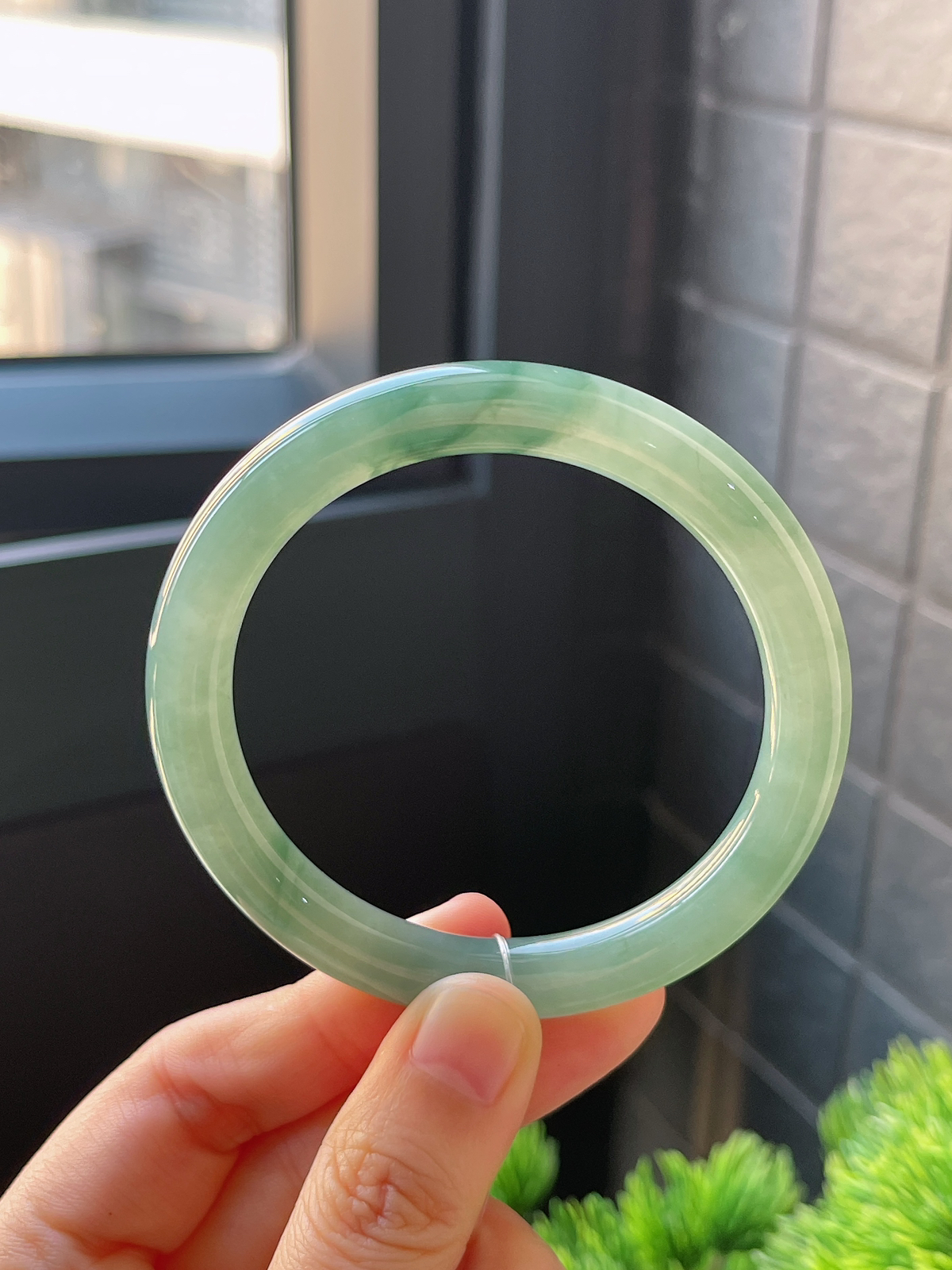 圆镯54.3圈口，翡翠冰糯种绿色手镯