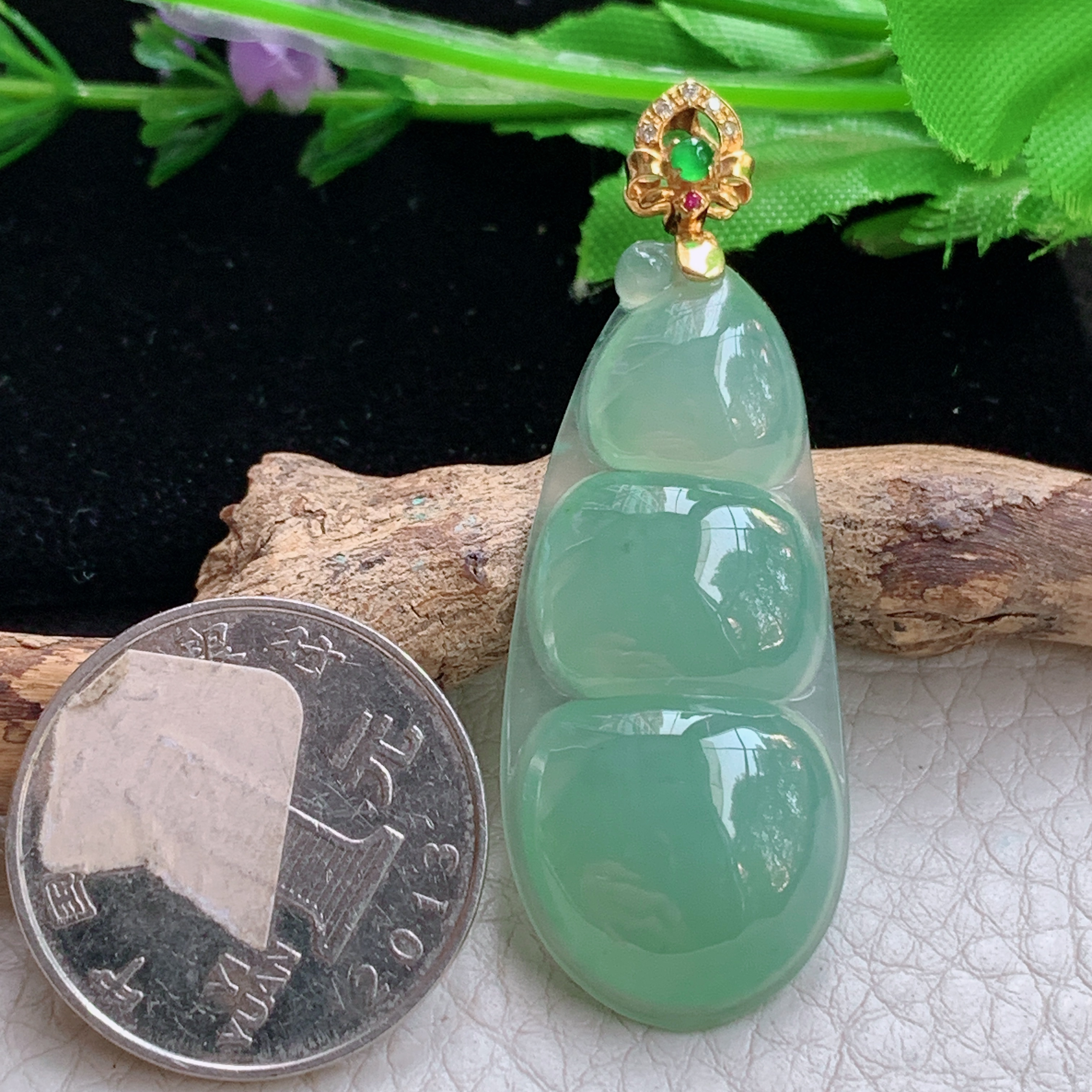 gp 实拍52.2*43.2*18.8*6.2缅甸天然翡翠冰种睛水四季豆玉坠 18k镶金福豆