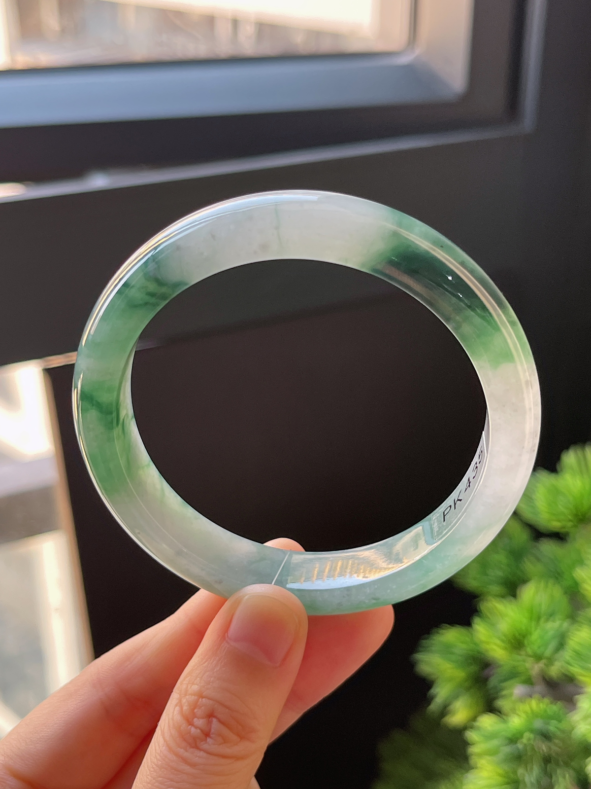 正圈57.8圈口，翡翠冰糯种飘绿手镯