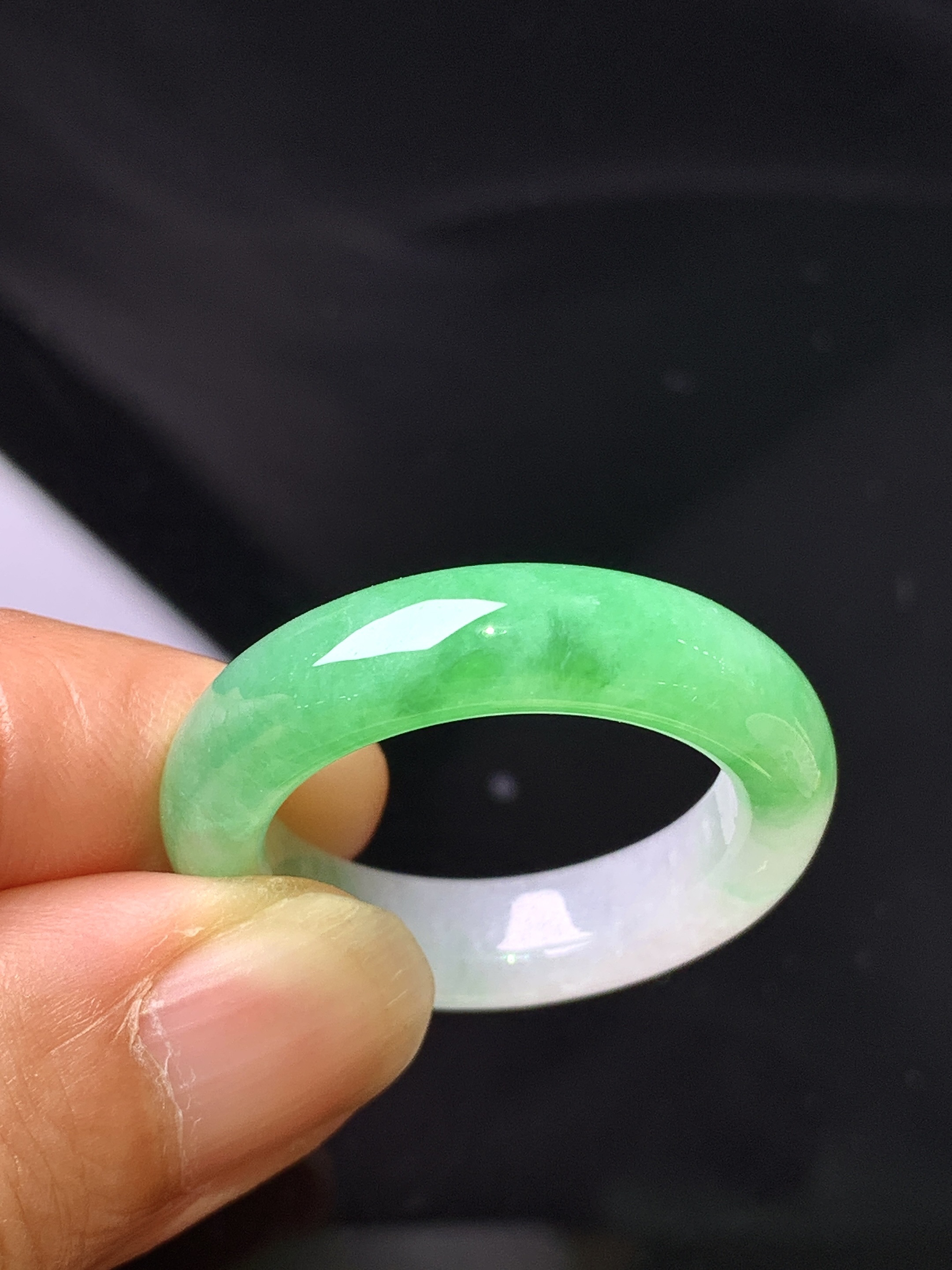翠绿指环 玉质细腻 色泽艳丽清新 圈口23 整体尺寸29*6.2*4.6