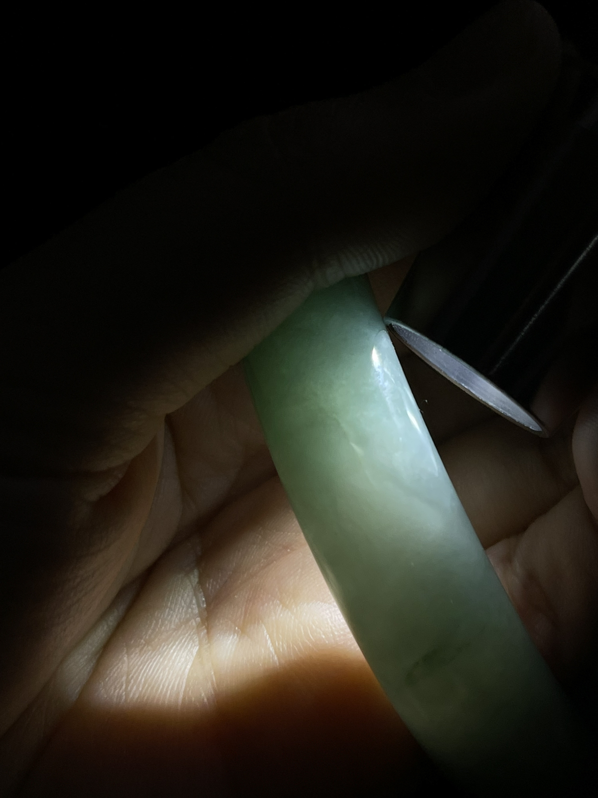 正圈52.4圈口，翡翠糯化种飘绿手镯