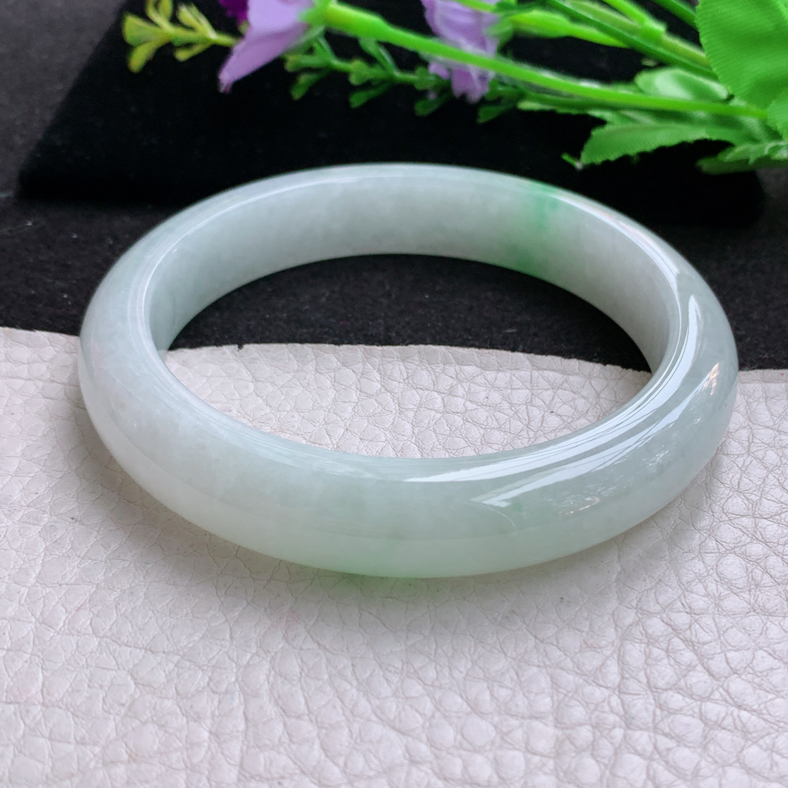 yh大圈口63*13*9平安镯 天然缅甸翡翠A货细润白底青宽边玉手环