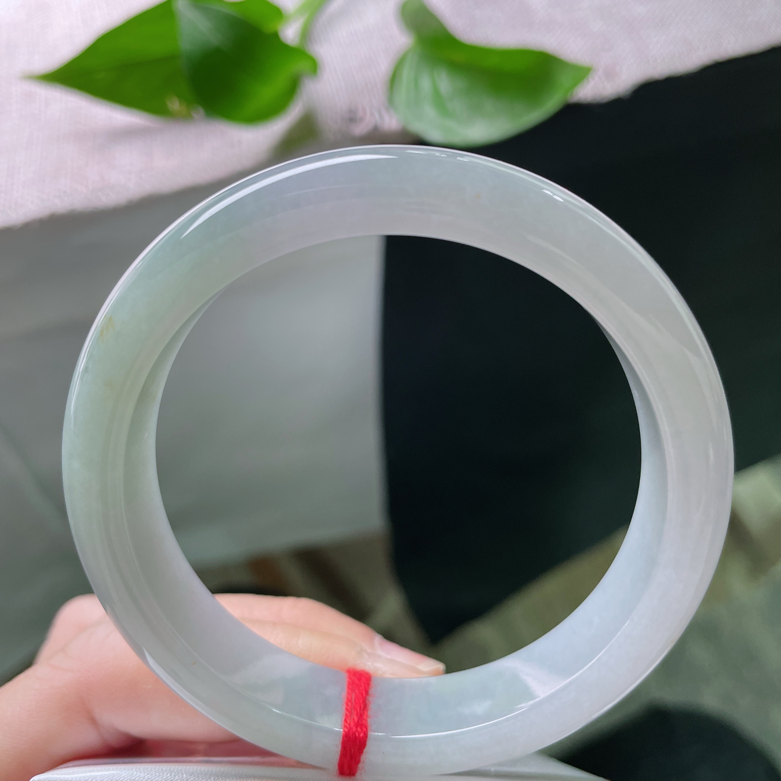 58.8/12.7/8.4，淡绿淡紫正圈，底子细腻干净，清爽自然，亭亭玉立，细纹