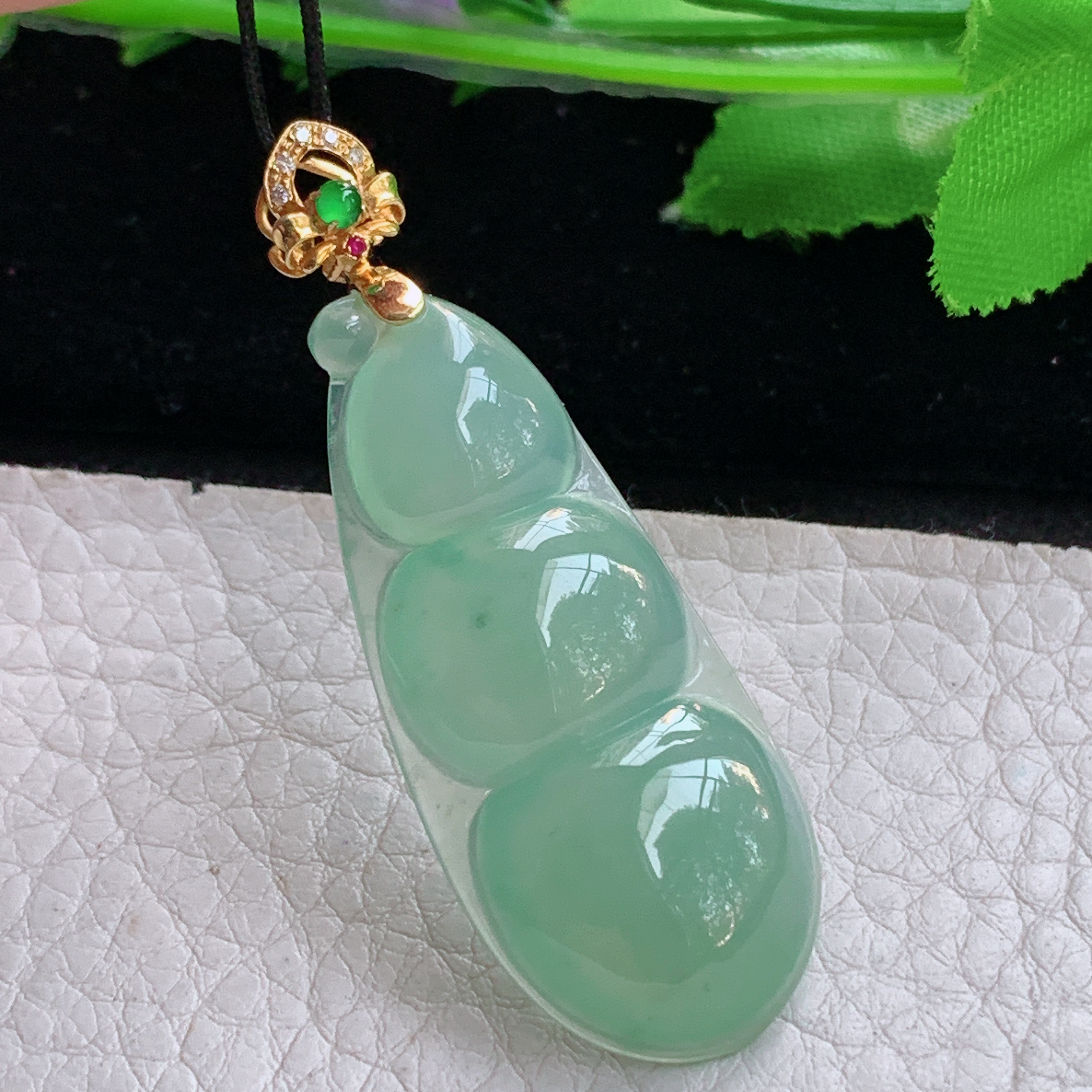 gp 实拍52.2*43.2*18.8*6.2缅甸天然翡翠冰种睛水四季豆玉坠 18k镶金福豆