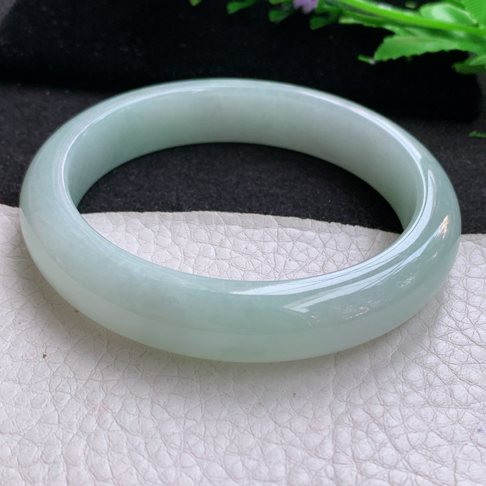 p大圈口61*13.3*8.8平安镯 天然缅甸翡翠A货胶感浅绿水润宽边玉手环