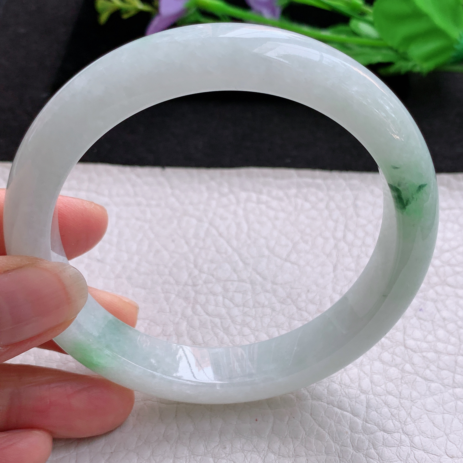 yh大圈口63*13*9平安镯 天然缅甸翡翠A货细润白底青宽边玉手环