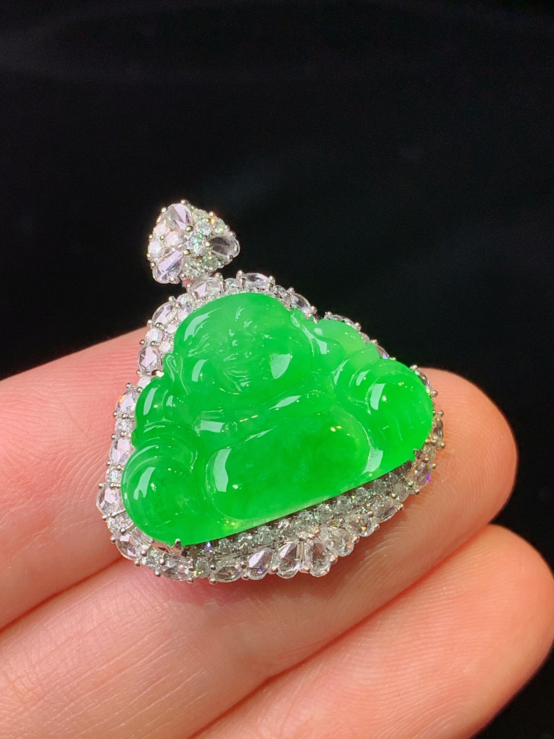 18k金钻镶嵌满绿佛公吊坠 玉质细腻 色泽艳丽清新 水润亮眼 整体尺寸26.5*23.6*9