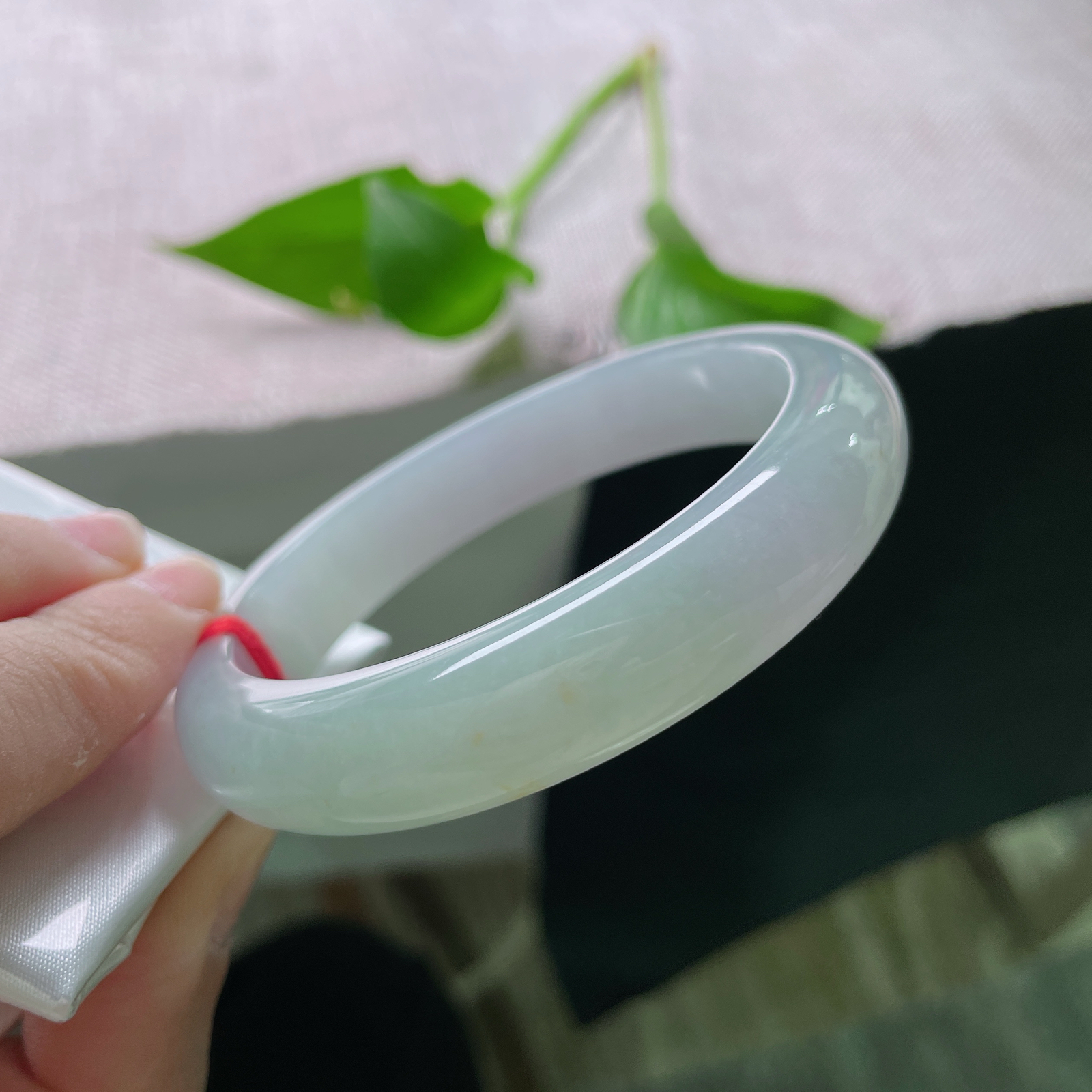 58.8/12.7/8.4，淡绿淡紫正圈，底子细腻干净，清爽自然，亭亭玉立，细纹