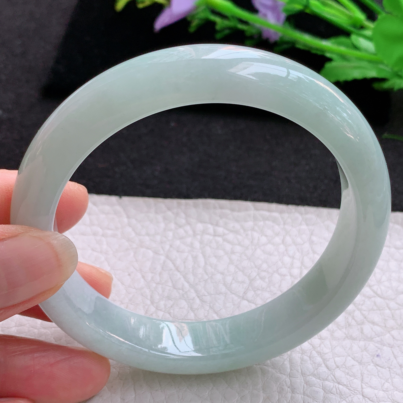 p大圈口61*13.3*8.8平安镯 天然缅甸翡翠A货胶感浅绿水润宽边玉手环