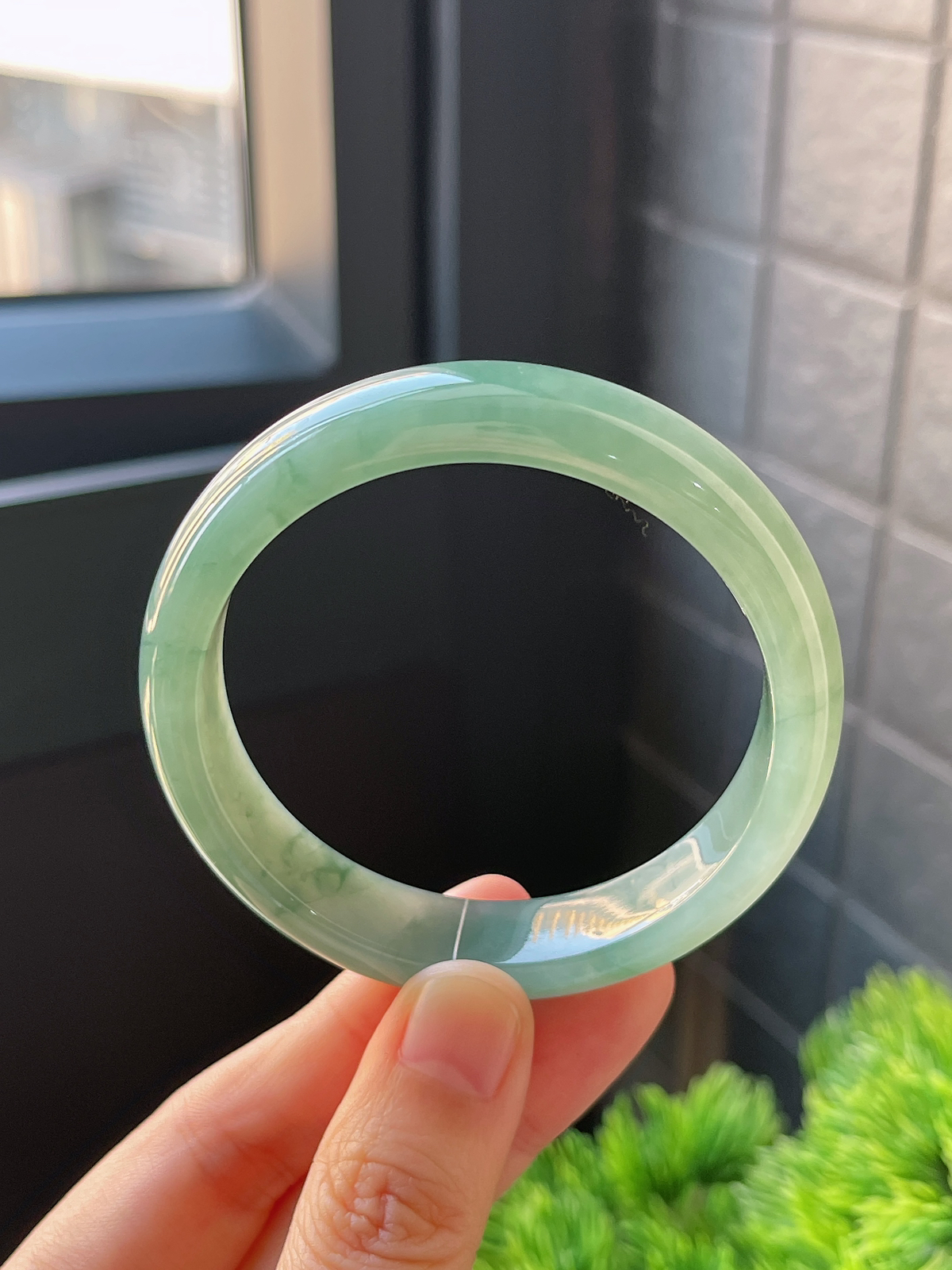 正圈52.4圈口，翡翠糯化种飘绿手镯