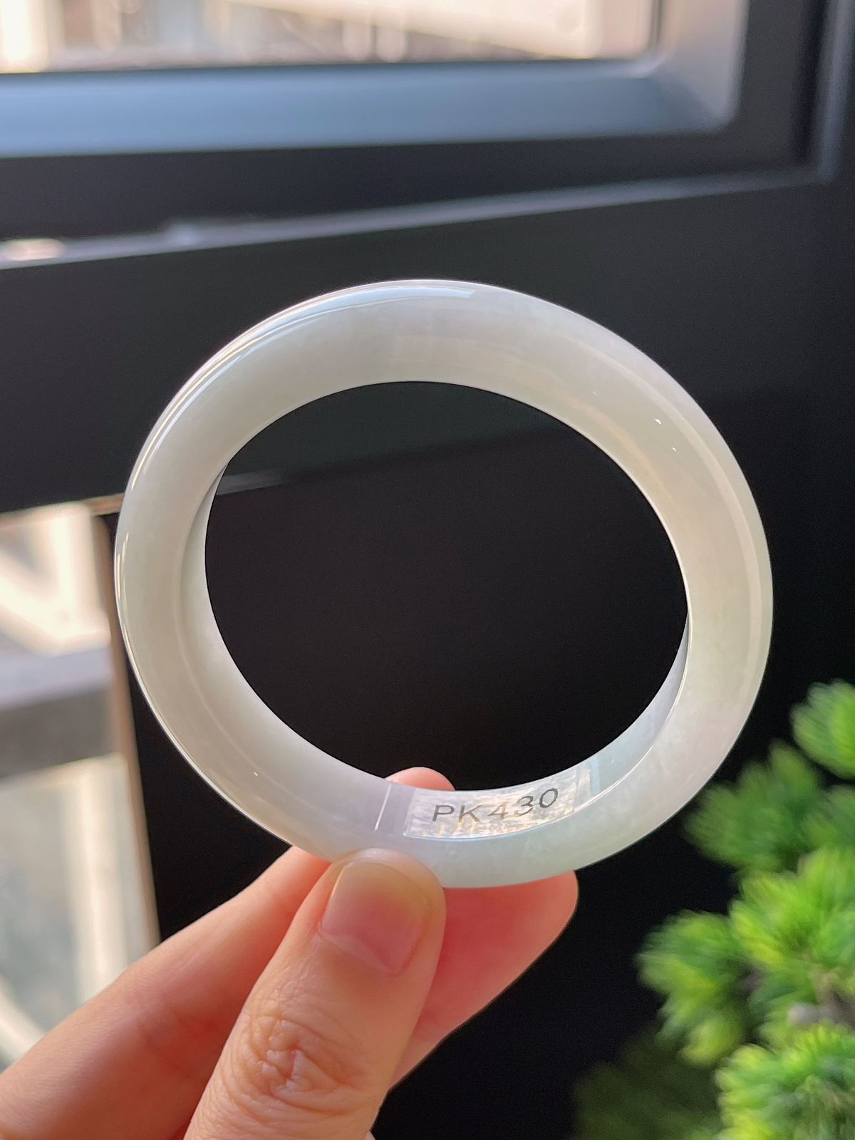 正圈51.8圈口，翡翠糯化种淡绿色手镯