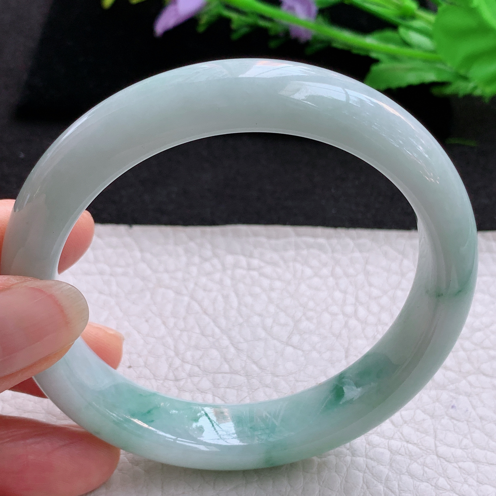 p大圈口60.5*13.5*9平安镯 天然缅甸翡翠A货胶感飘花水润宽边玉手环